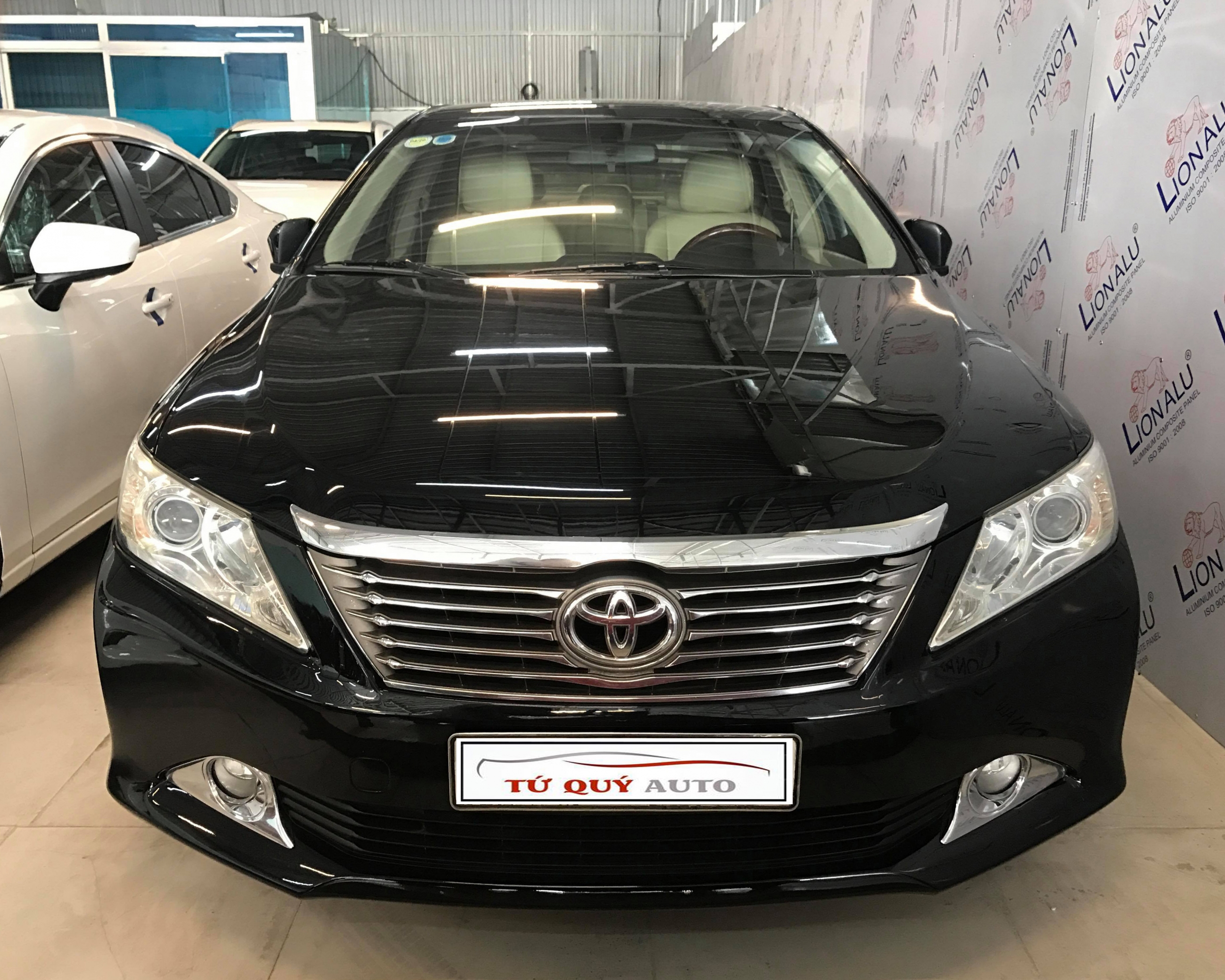 Xe Toyota Camry 2.0E 2013 - Đen