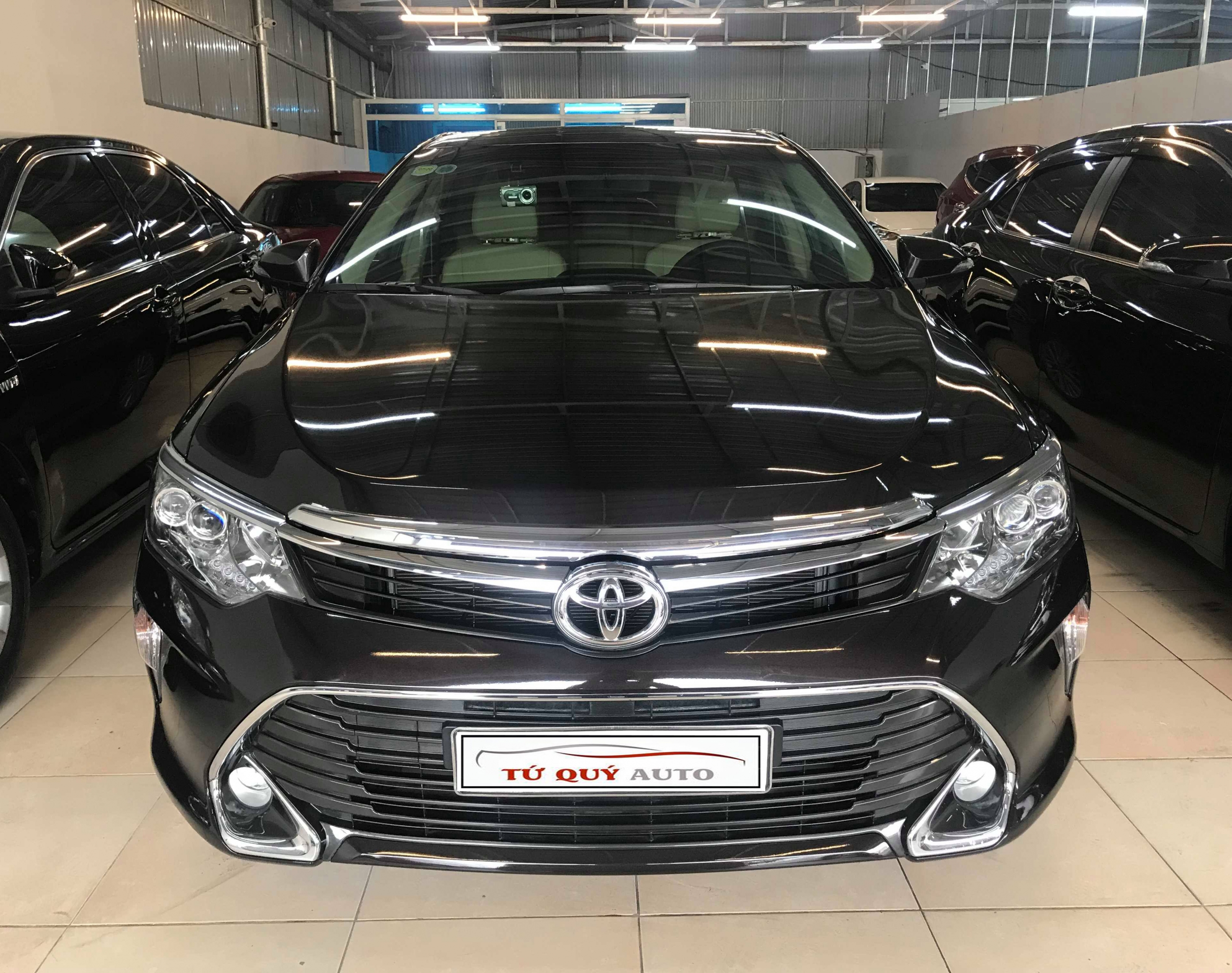 Xe Toyota Camry 2.0E 2018 - Nâu