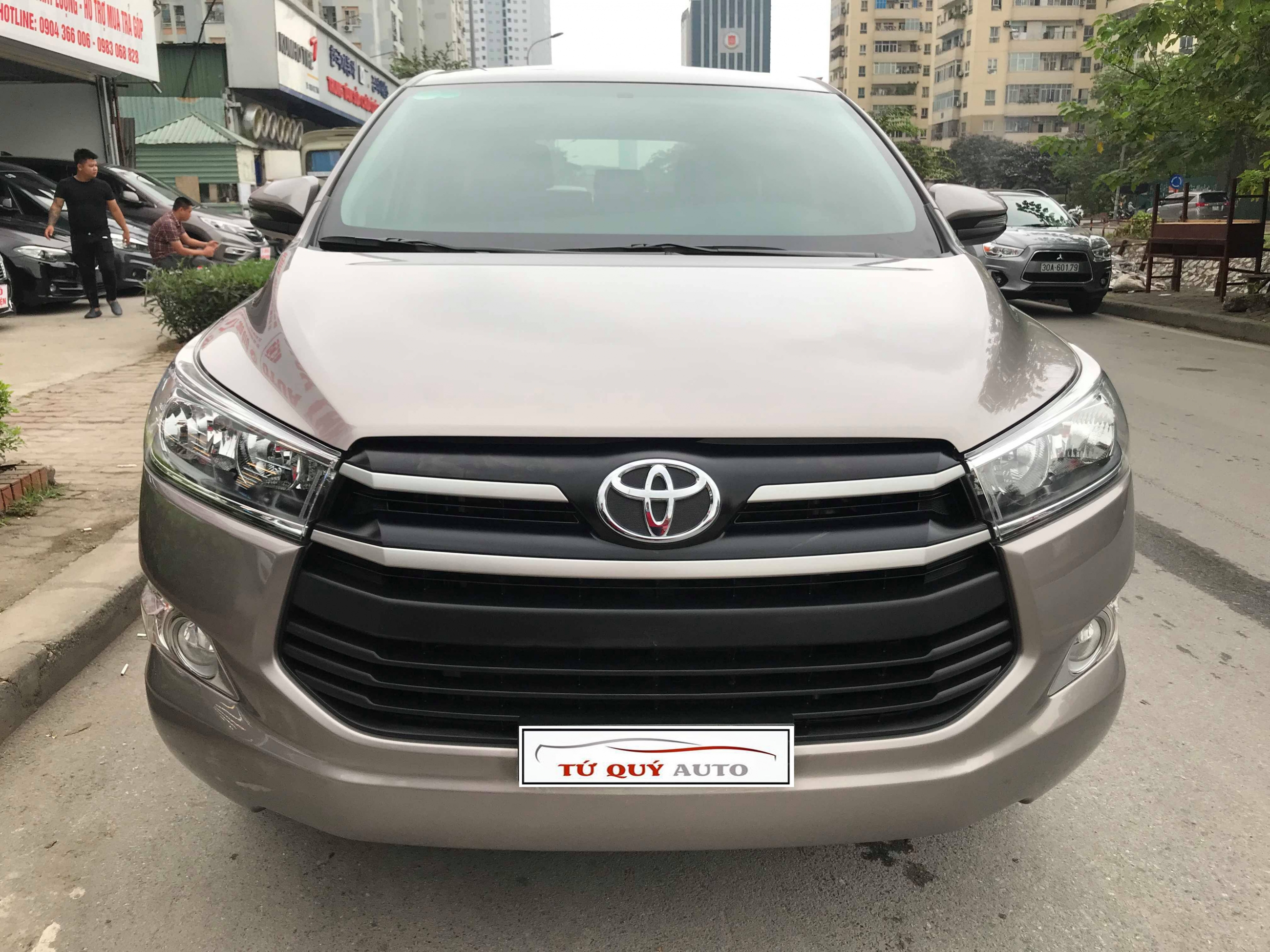 Xe Toyota Innova 2.0E 2018 - Nâu