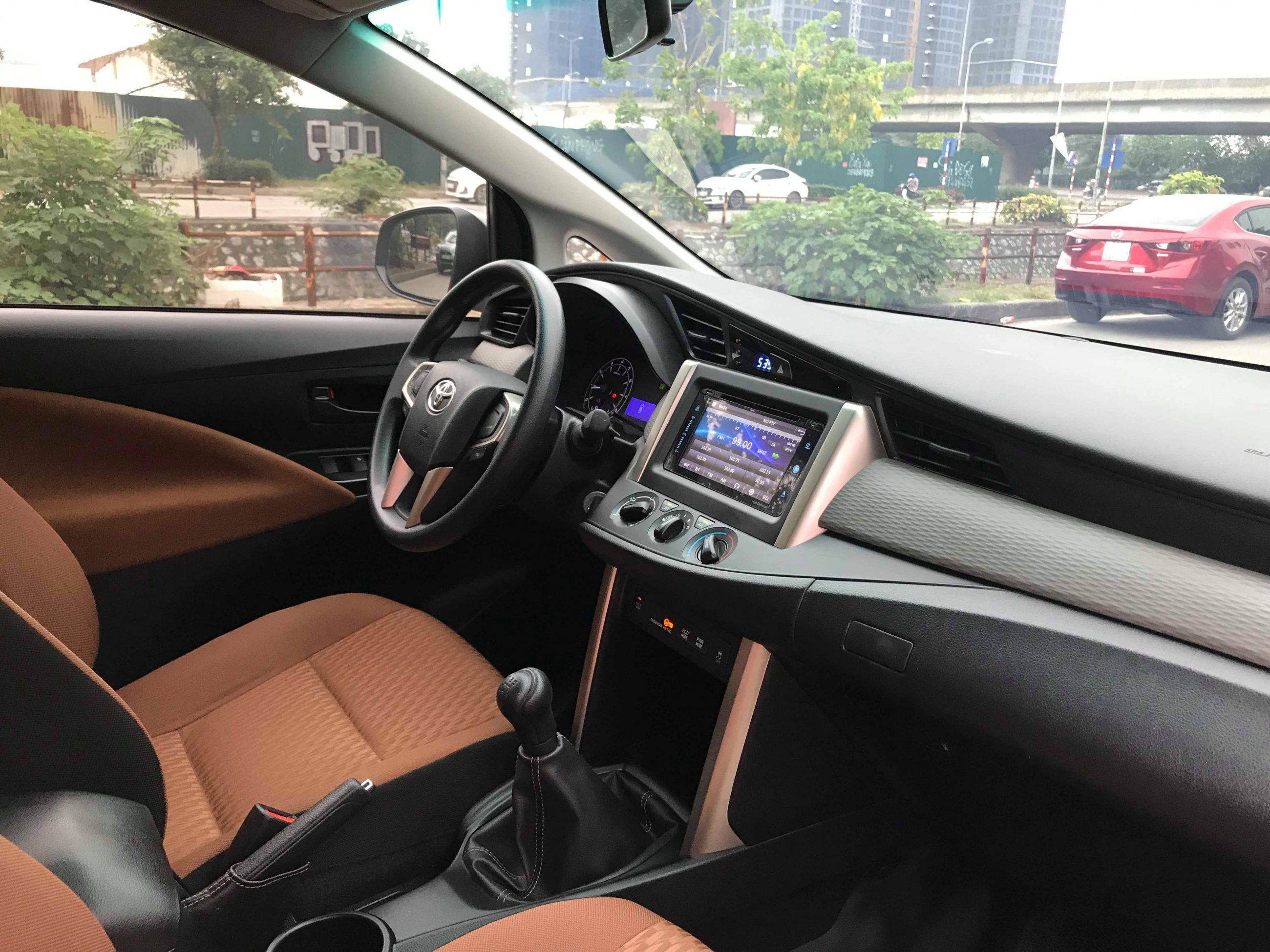 Toyota Innova 2.0E 2018 - 8