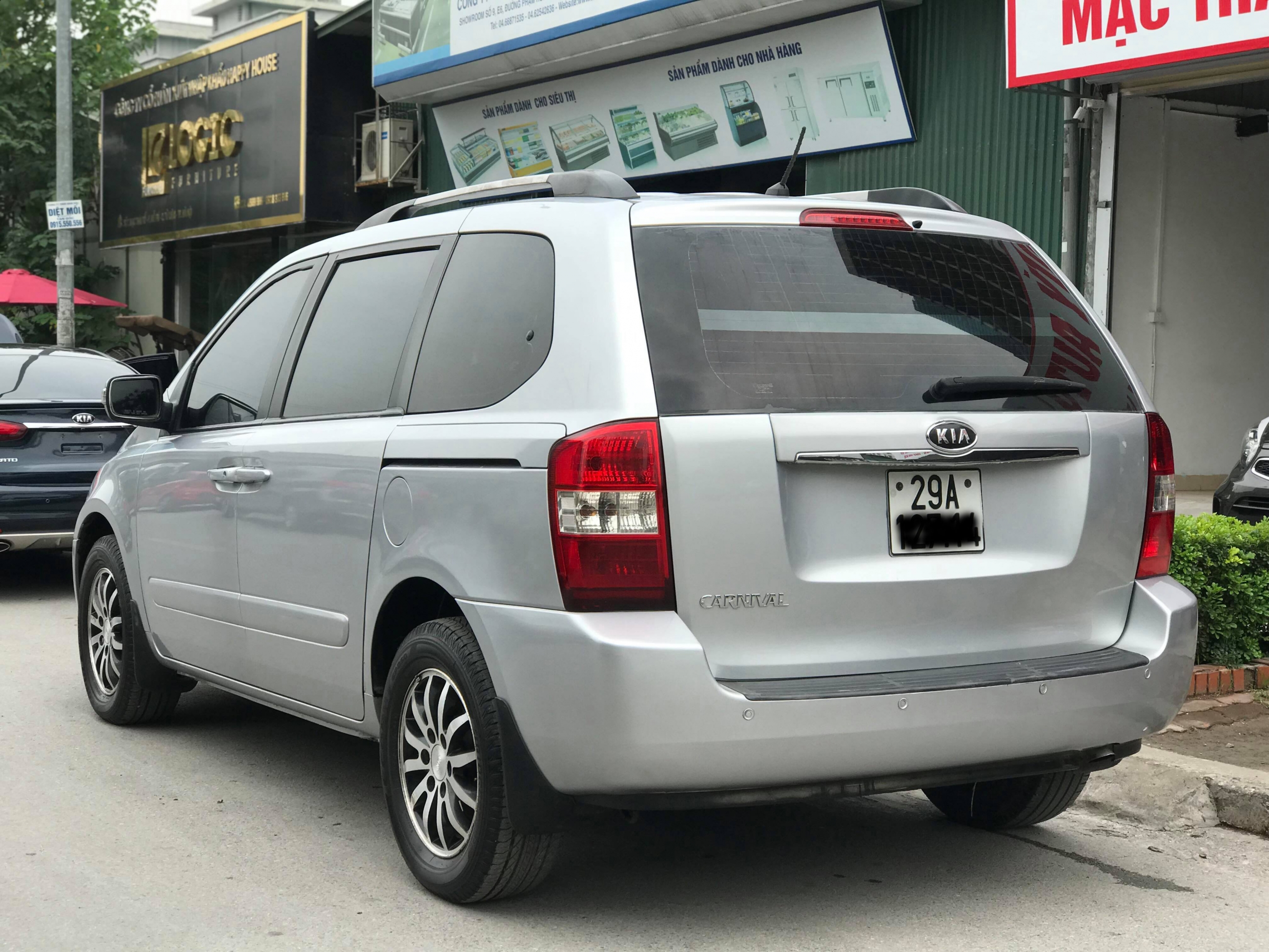 Kia Carnival 2.7MT 2010 - 5