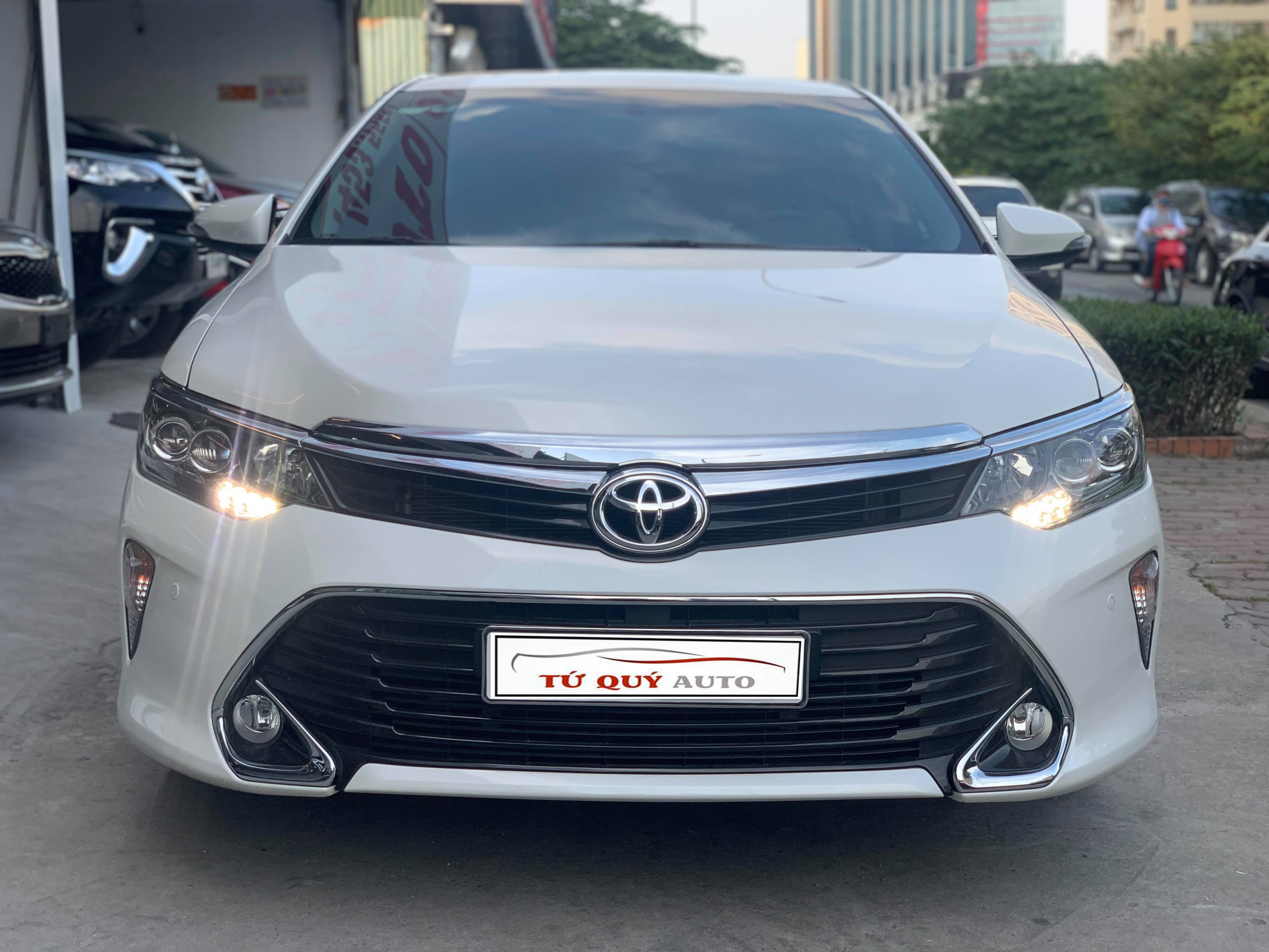 Xe Toyota Camry 2.5Q 2018 - Trắng