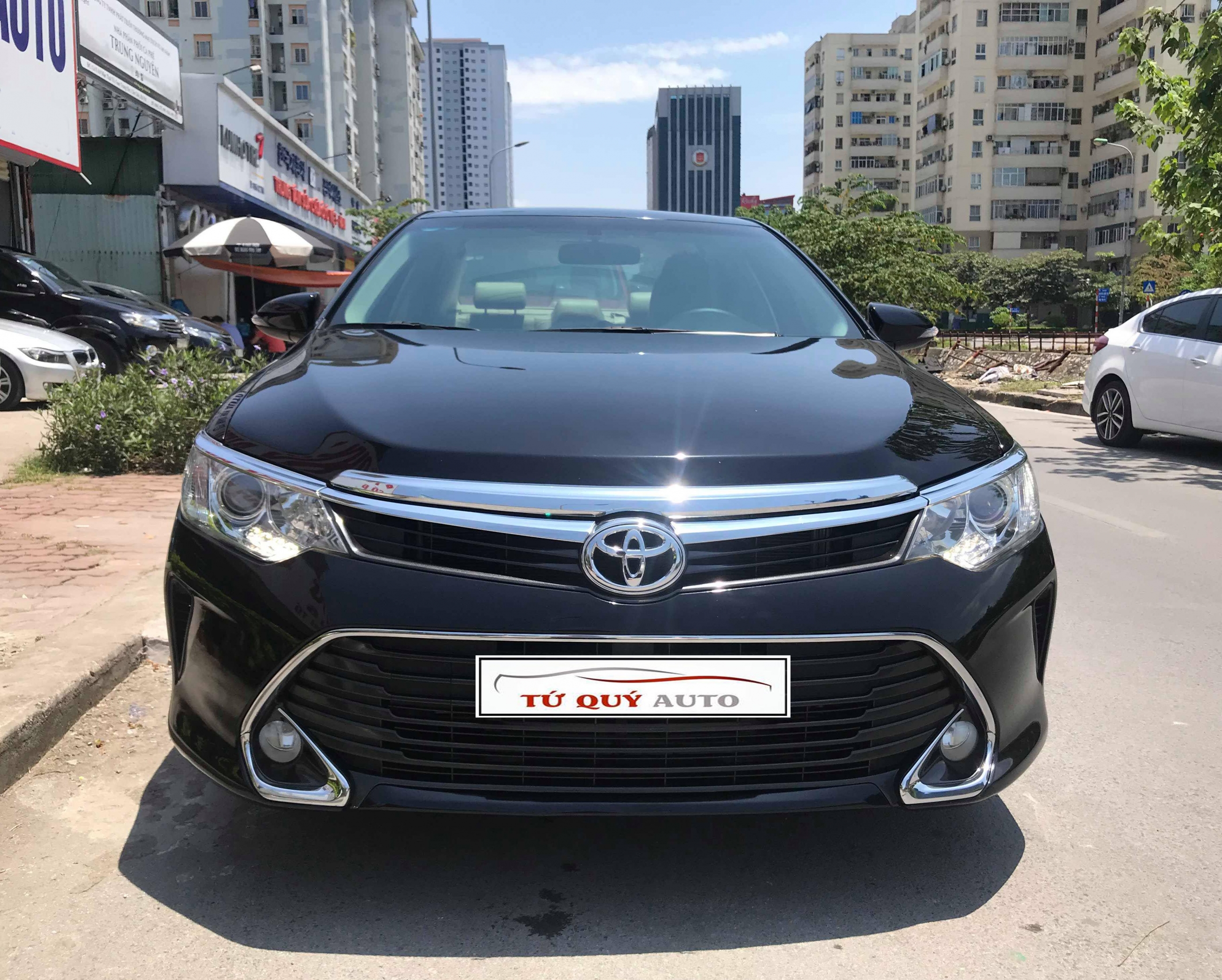 Xe Toyota Camry 2.0E 2017 Model 2018 - Đen