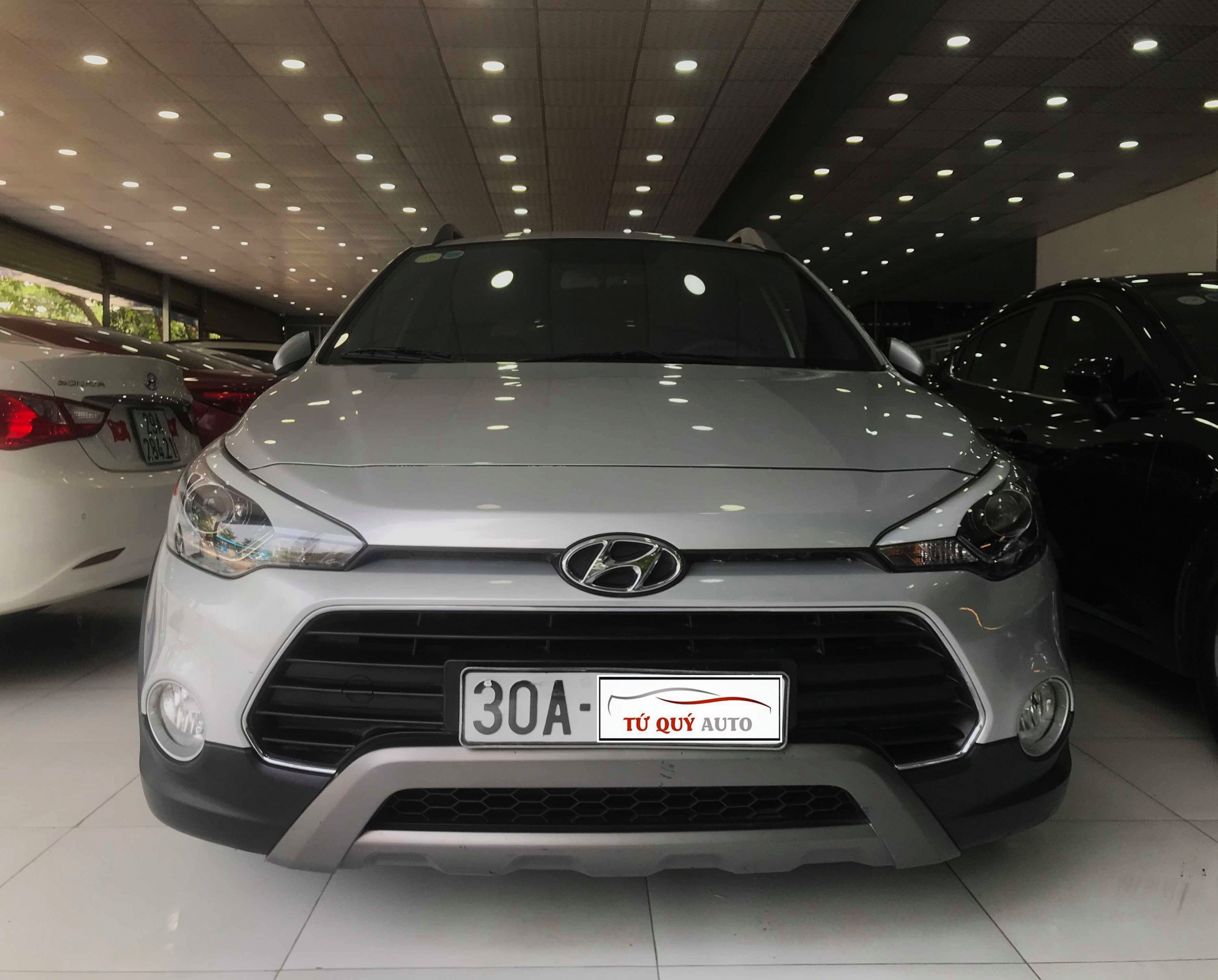 Xe Hyundai i20 Active 1.4AT 2015 - Ghi Bạc