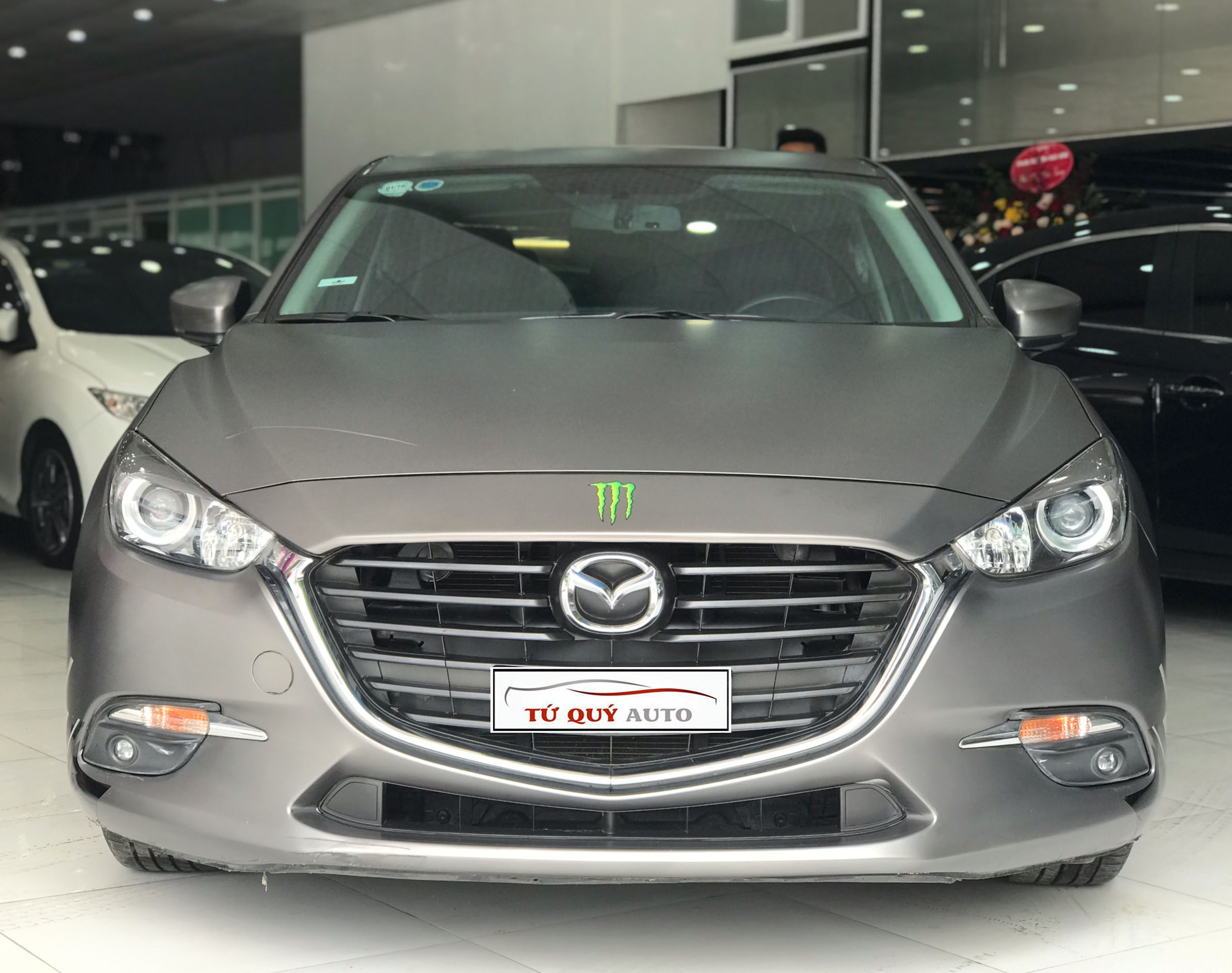 Xe Mazda 3 Sedan 1.5 AT 2017 - Đen Dán Decal Ghi Xám