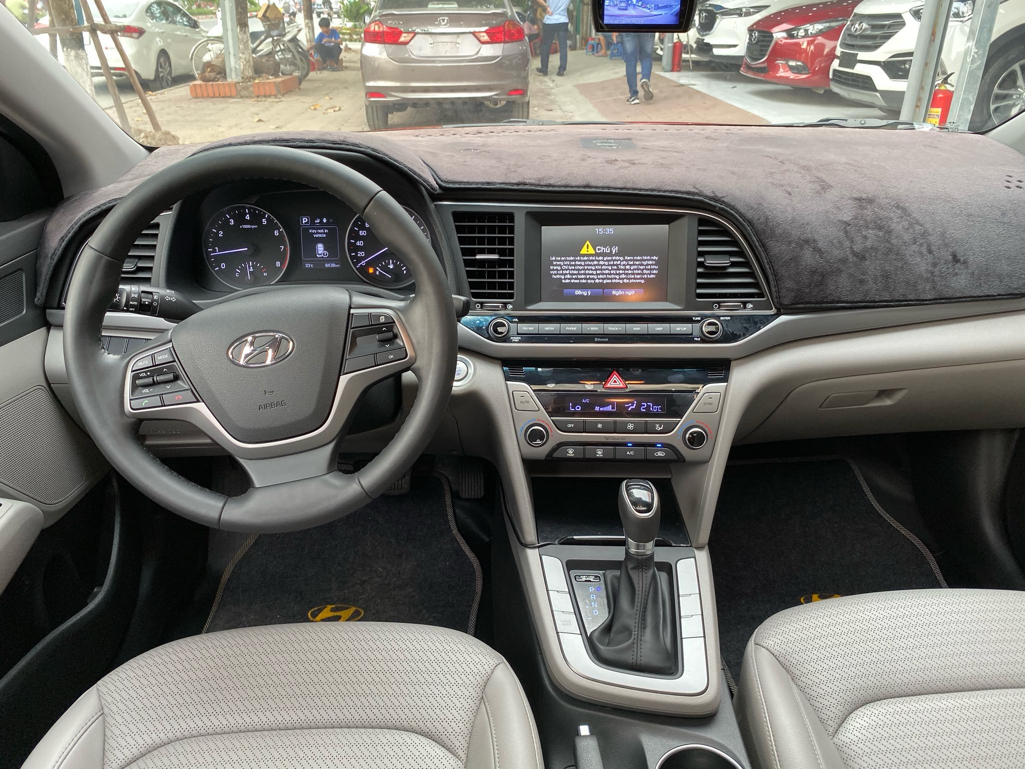 Hyundai Elantra 1.6AT 2016 - 9