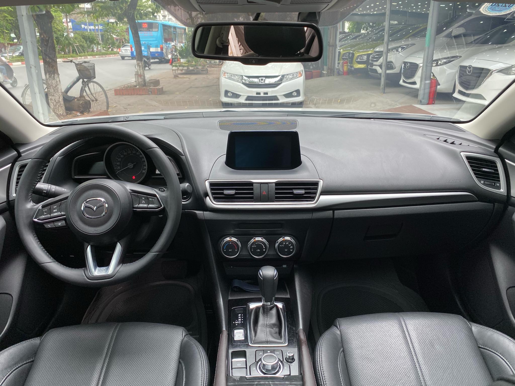 Mazda 3 Hatchback 1.5AT 2017 - 6