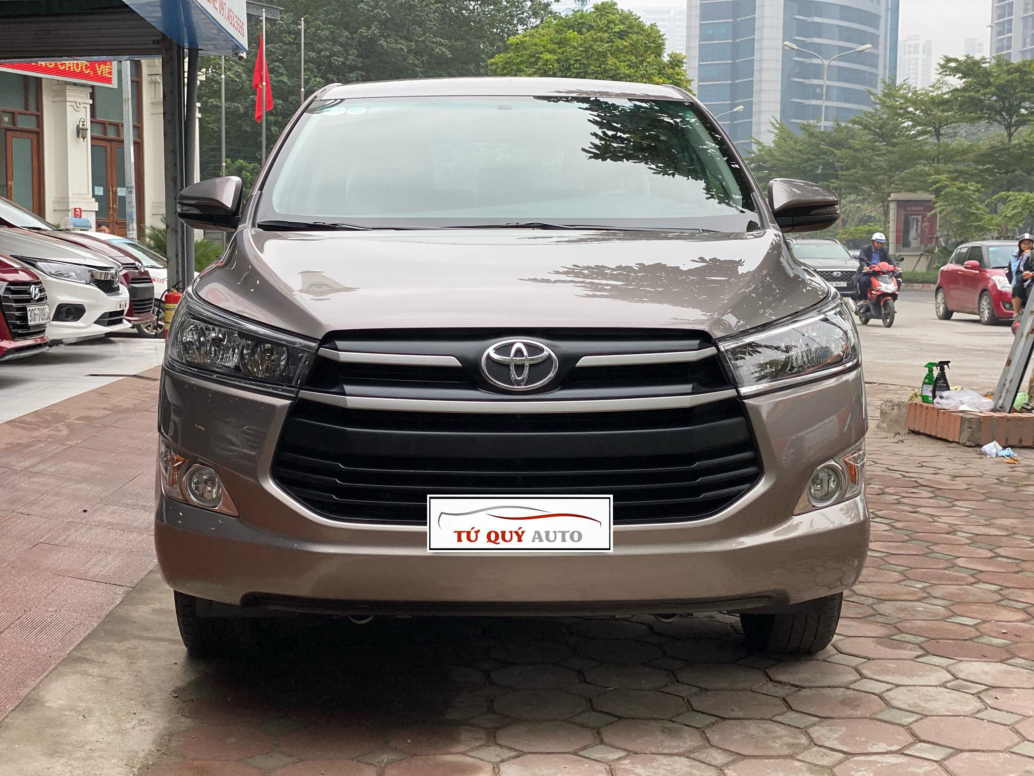 Xe Toyota Innova 2.0E 2019 - Xám