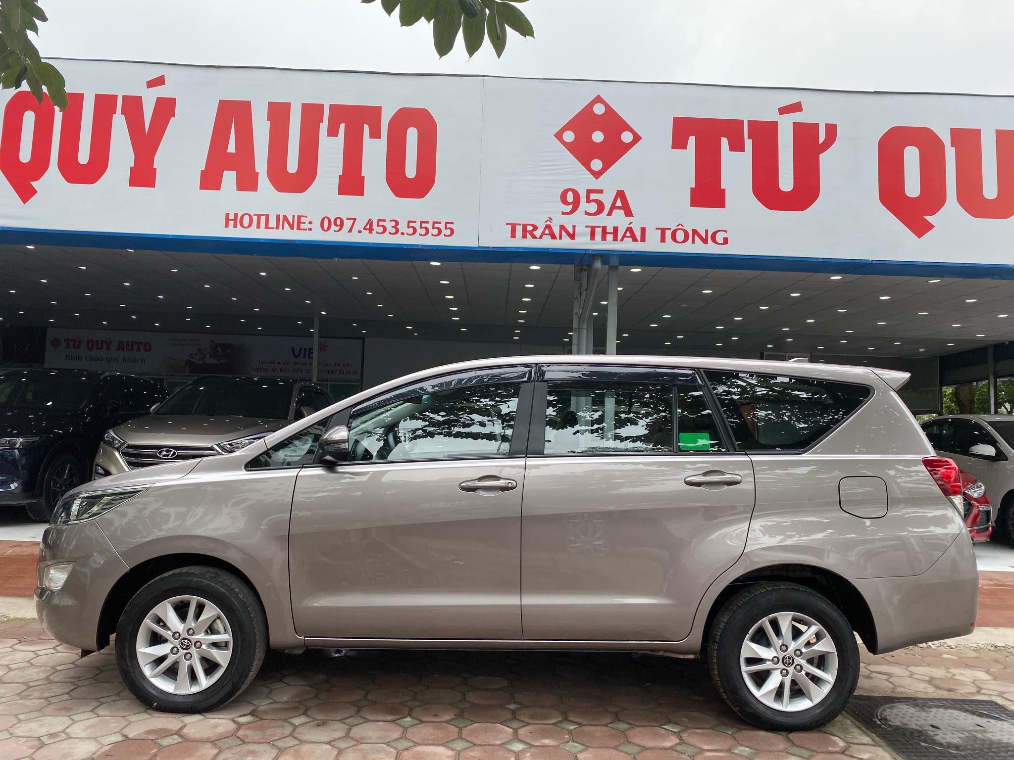 Toyota Innova 2.0E 2019 - 6