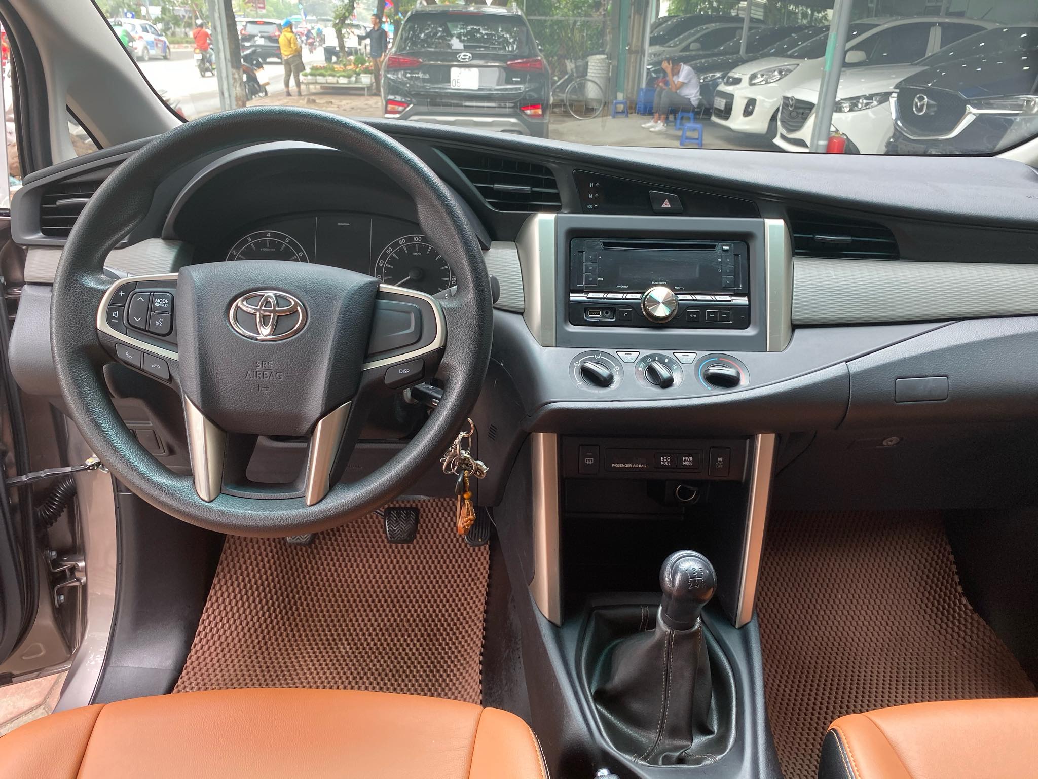 Toyota Innova 2.0E 2019 - 8