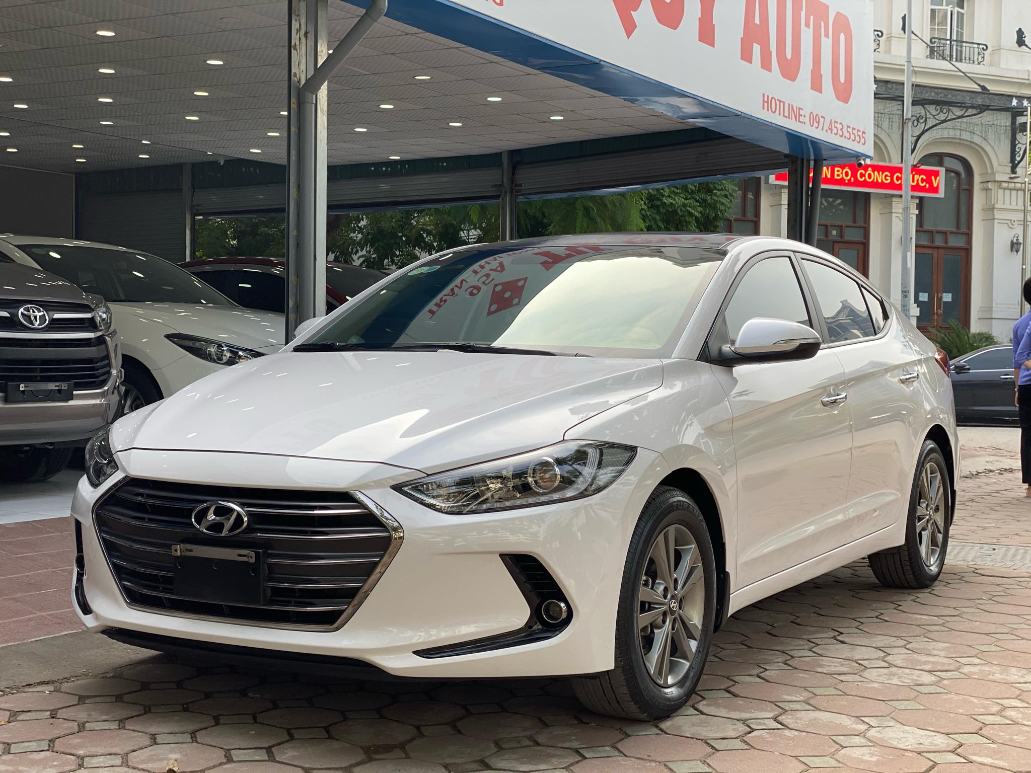 Hyundai Elantra 1.6AT 2016 - 3