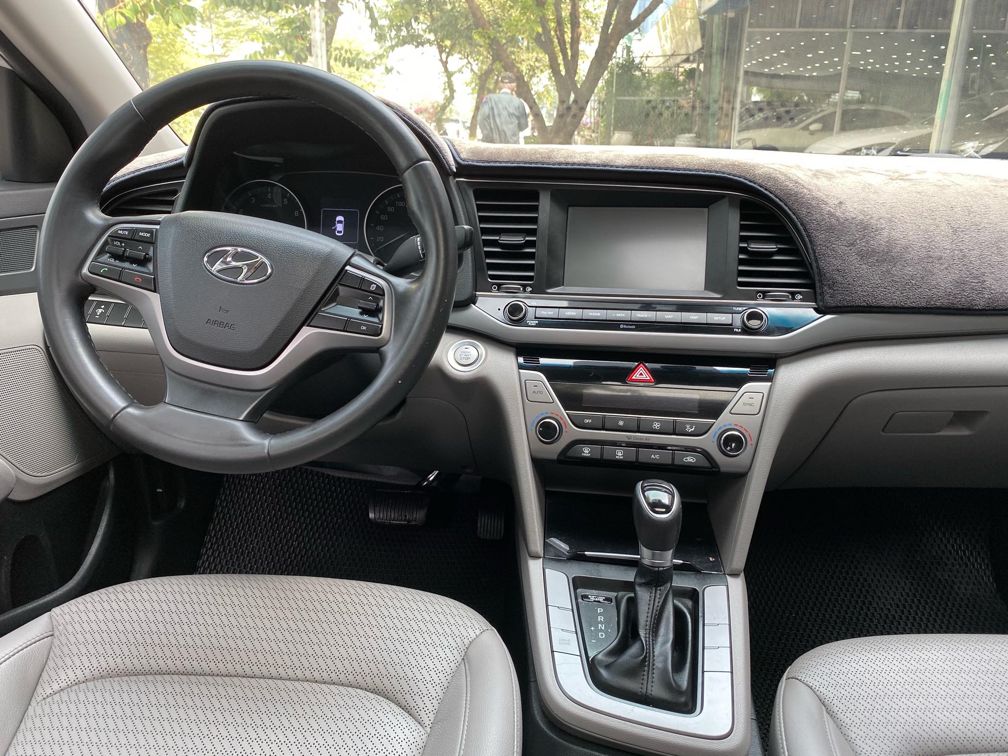 Hyundai Elantra 1.6AT 2016 - 7