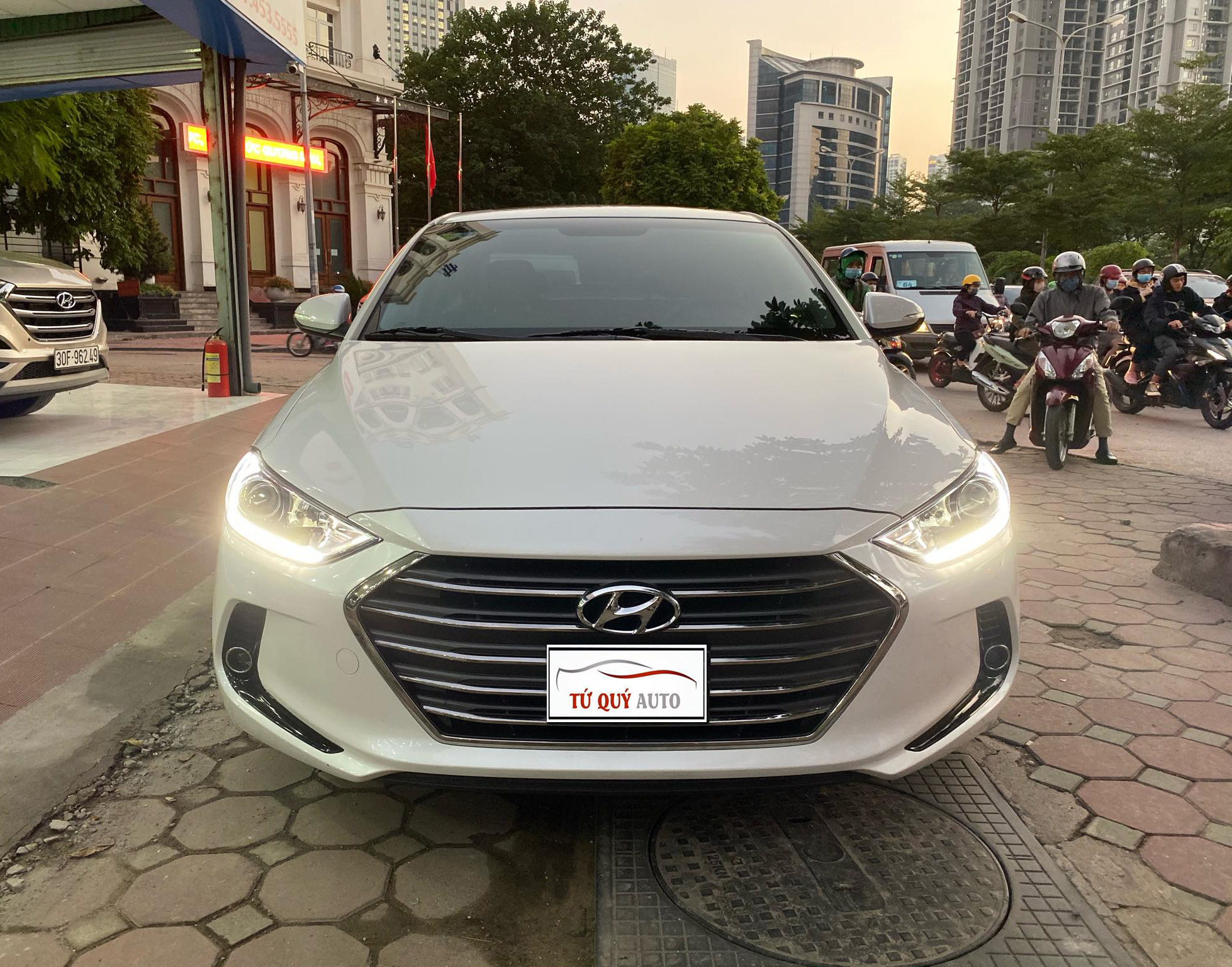 Xe Hyundai Elantra 1.6 AT 2016 - Trắng