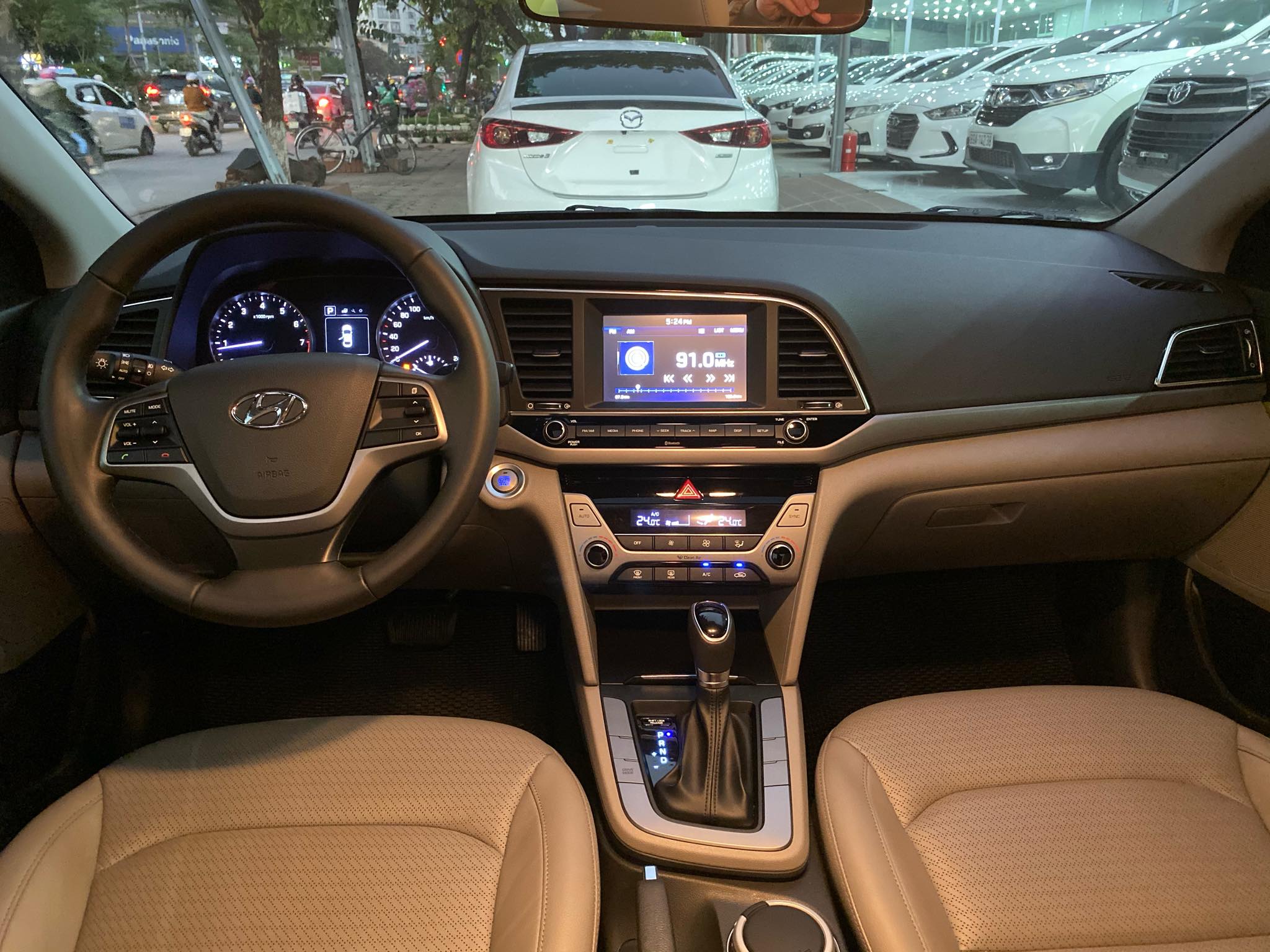 Hyundai Elantra 1.6AT 2016 - 5