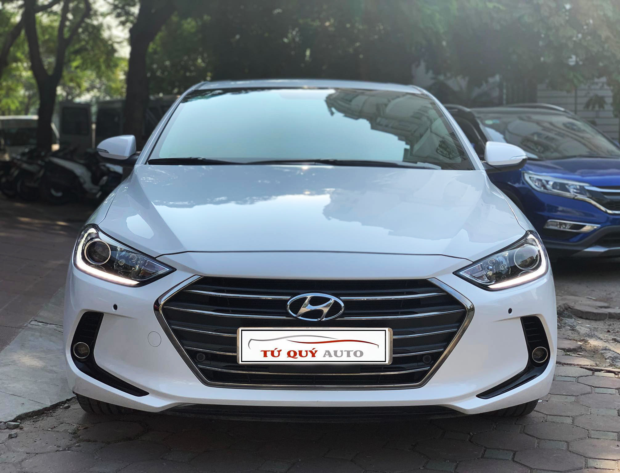 Xe Hyundai Elantra 2.0 AT 2018 - Trắng