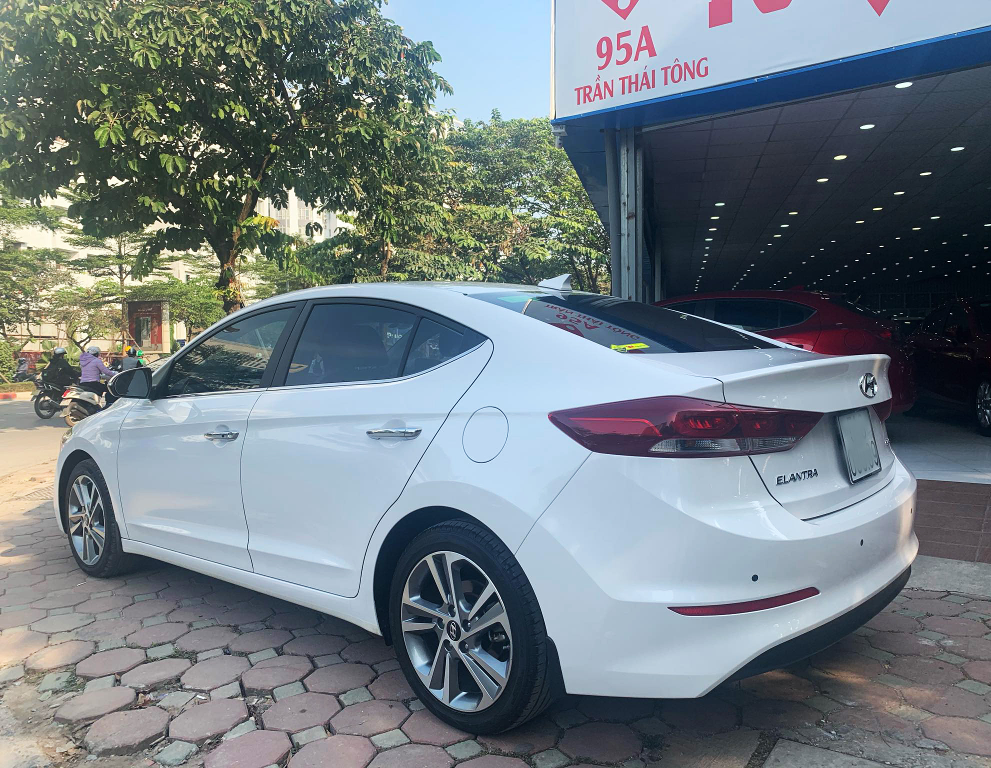 Hyundai Elantra 2.0AT 2018 - 4