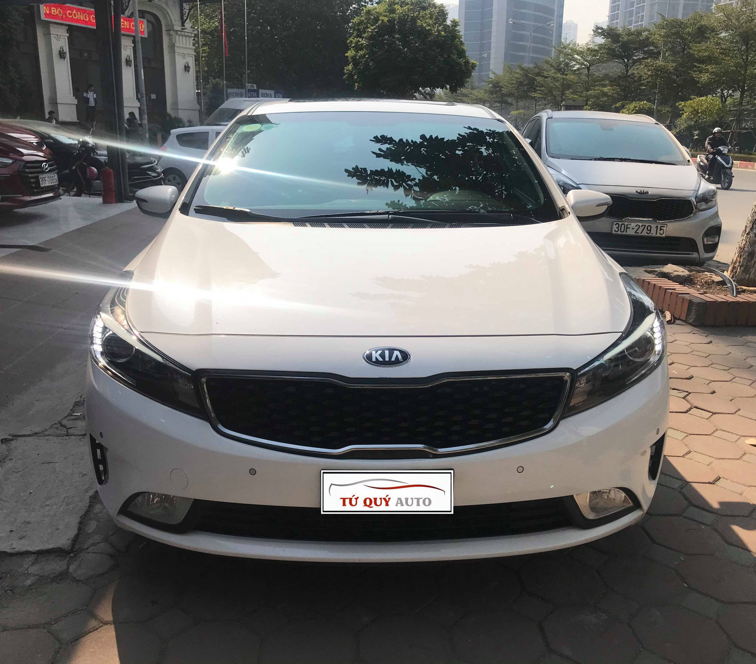 Xe Kia Cerato Signature 2.0 AT 2017 - Trắng