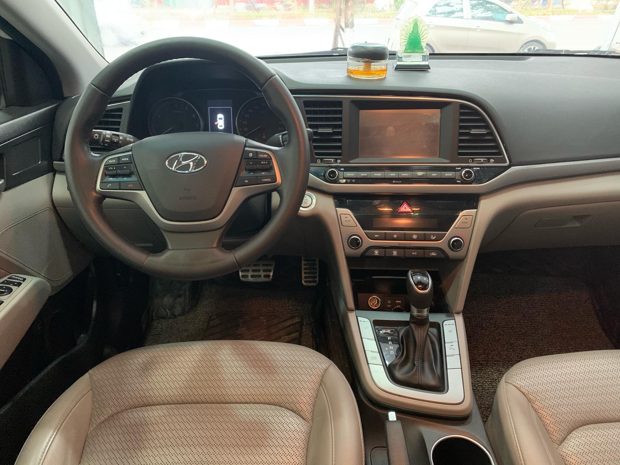 Hyundai Elantra 2.0AT 2016 - 6