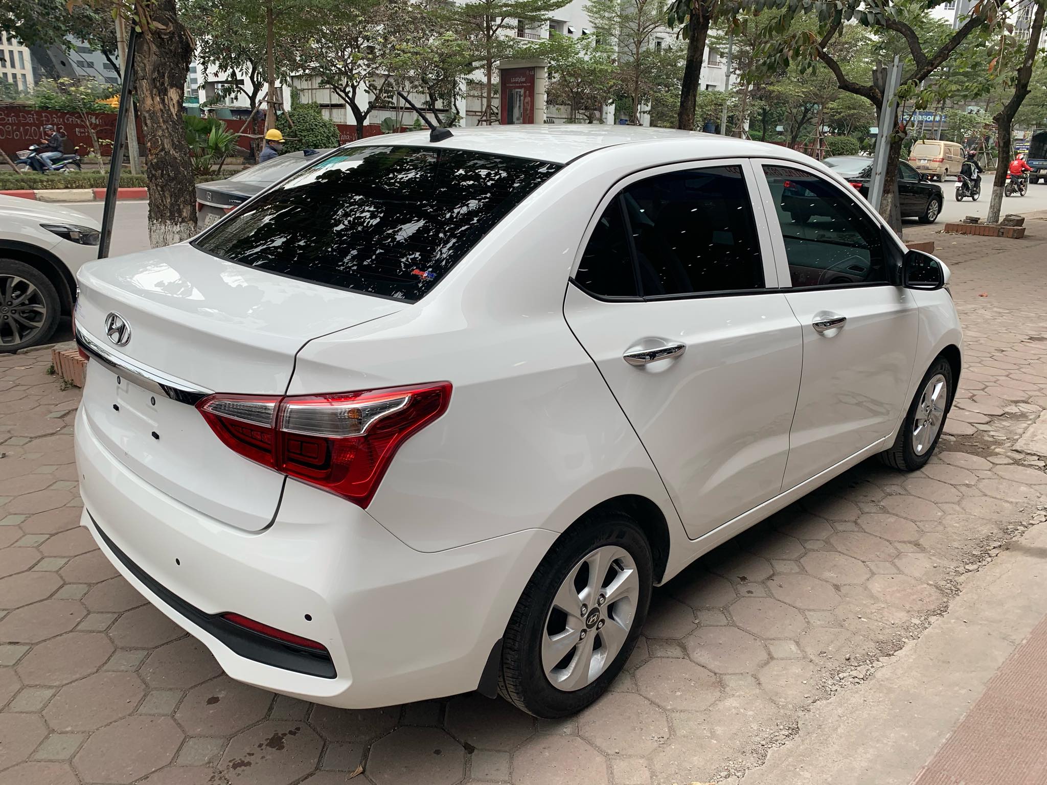 Hyundai i10 Sedan 1.2AT 2019 - 4