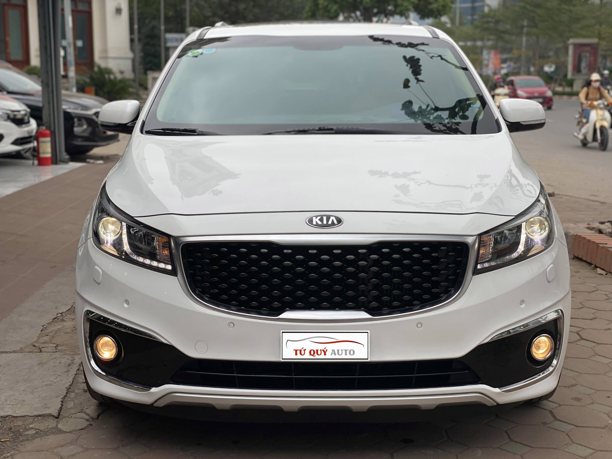 Xe Kia Sedona 2.2CRDi 2017 - Trắng