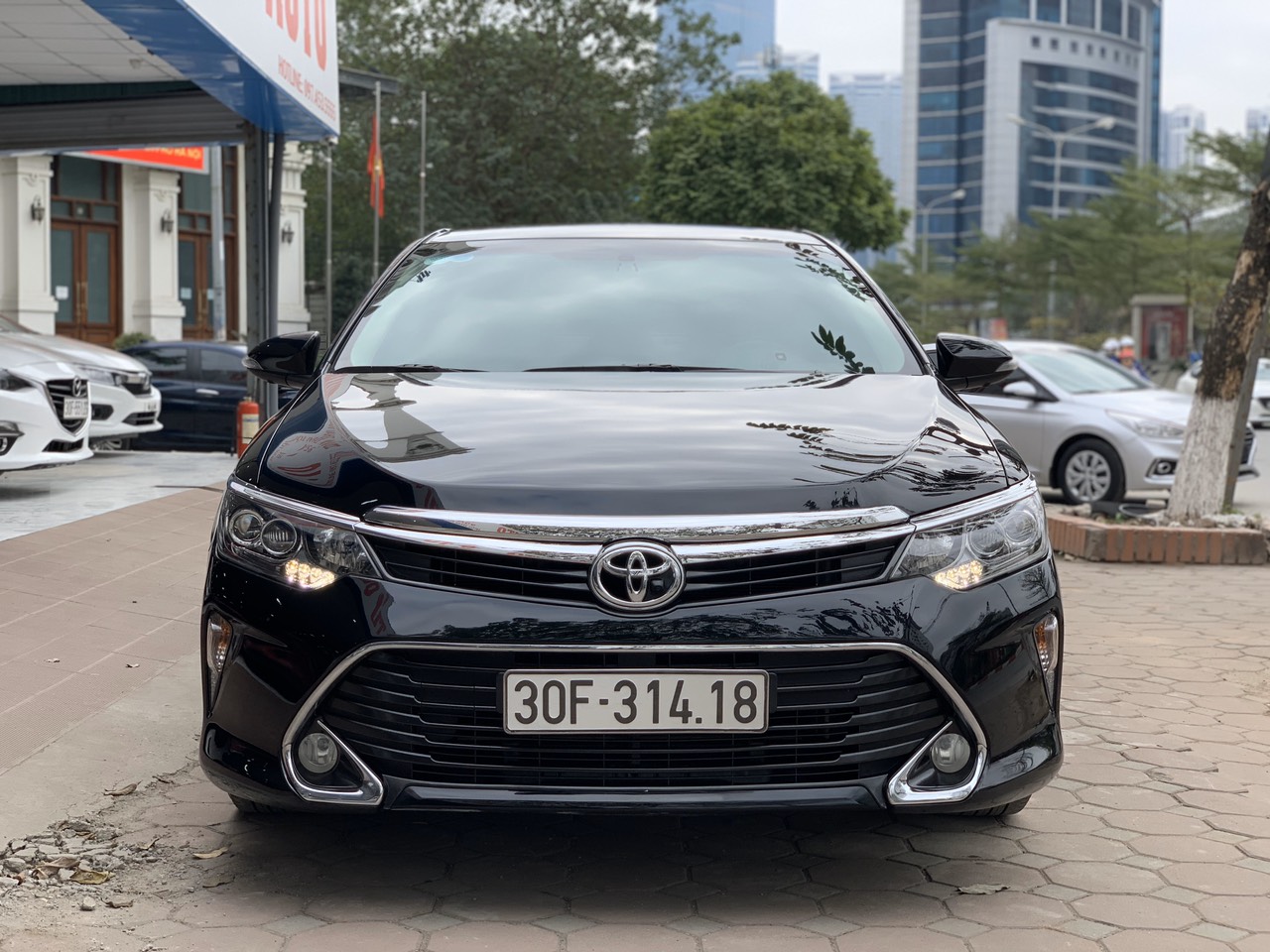 Xe Toyota Camry 2.0E 2018 - Đen