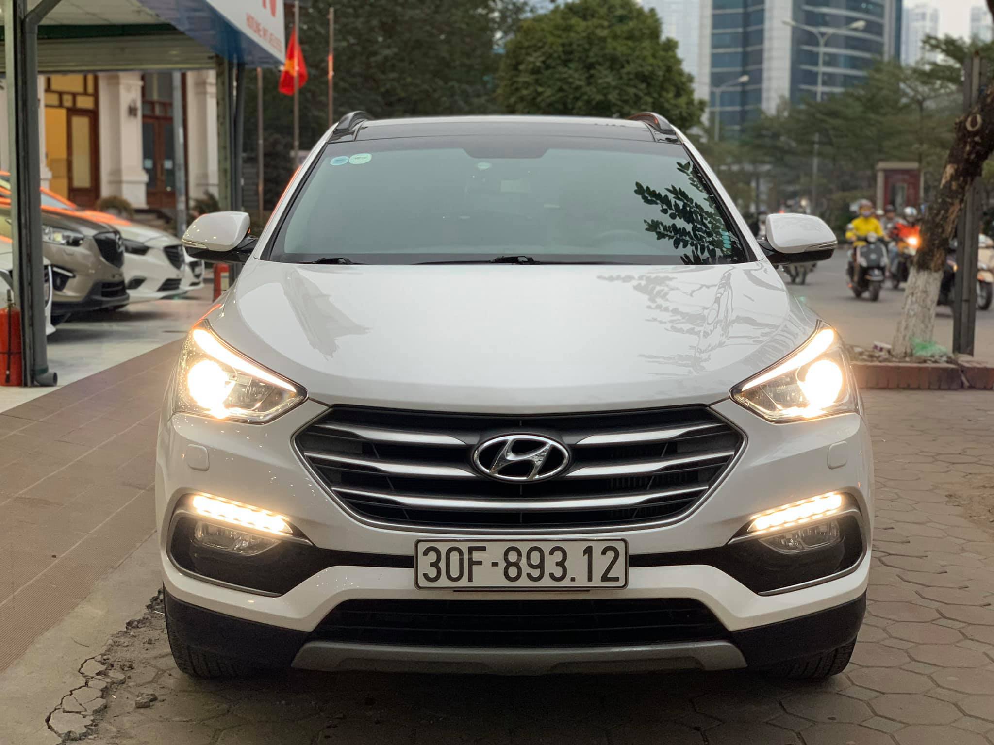 Xe Hyundai Santa Fe 2.2CRDi 2017 - Trắng