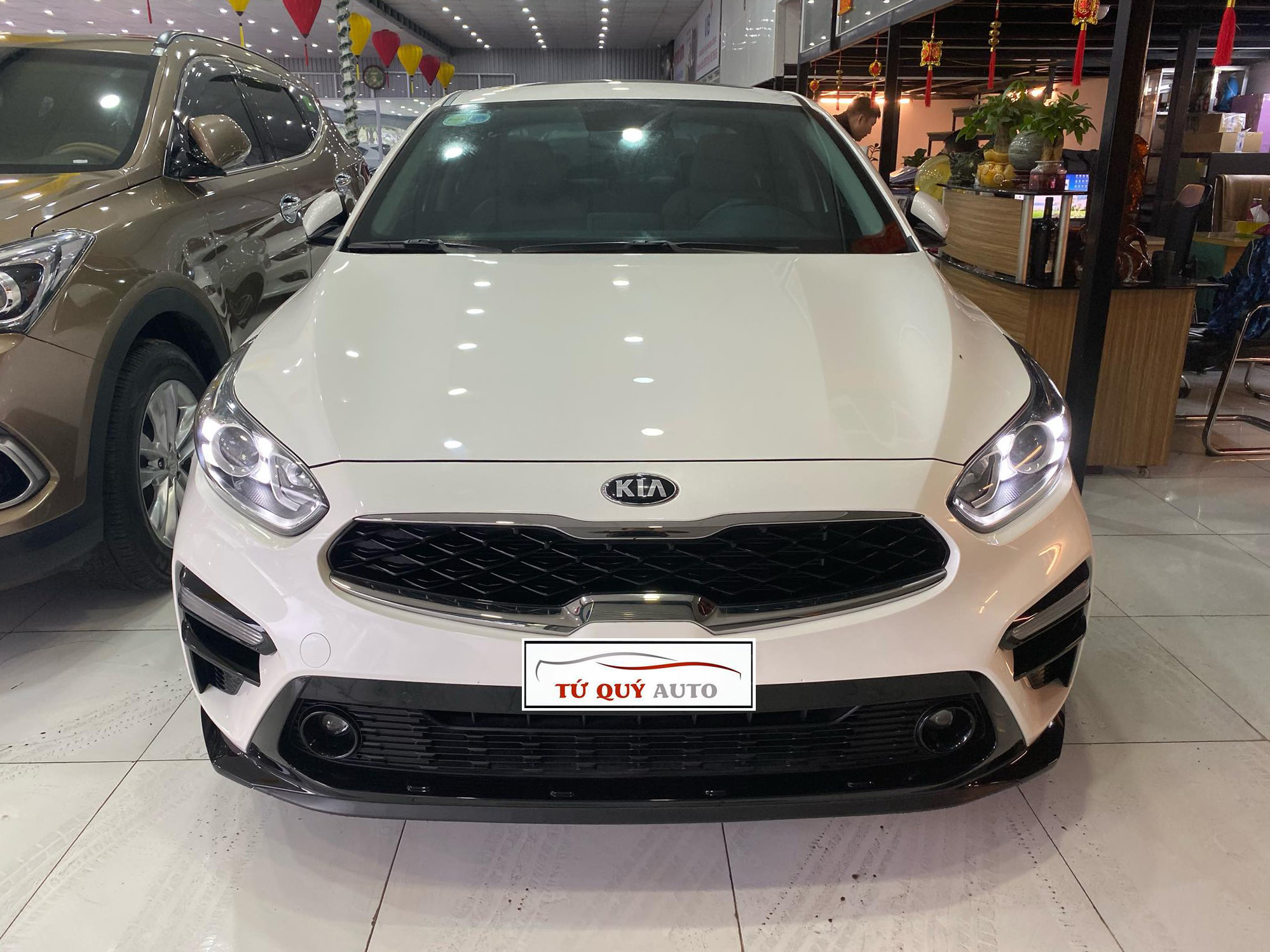 Xe Kia Cerato 1.6AT Deluxe 2019 - Trắng