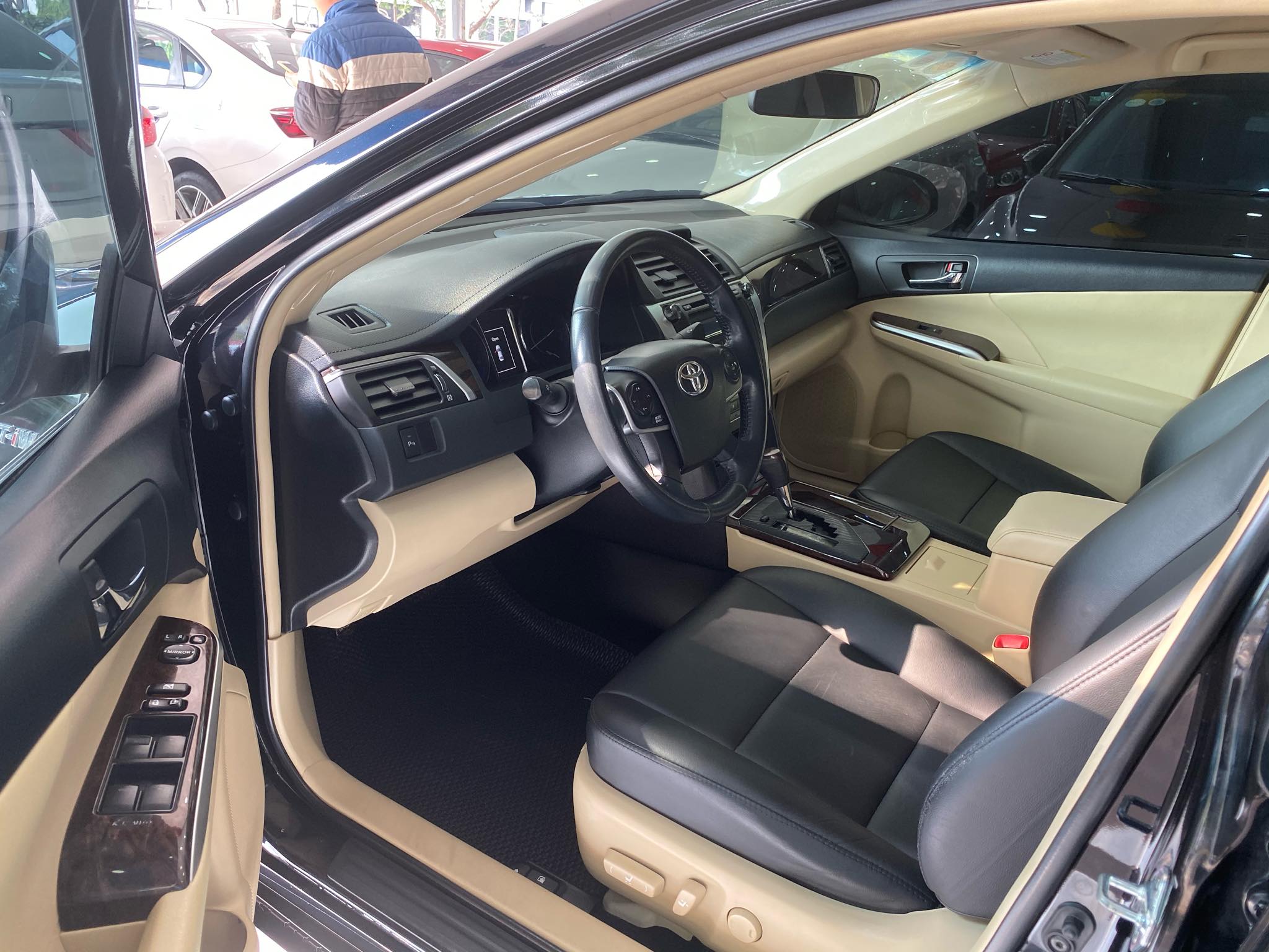 Toyota Camry 2.0E 2015 - 5