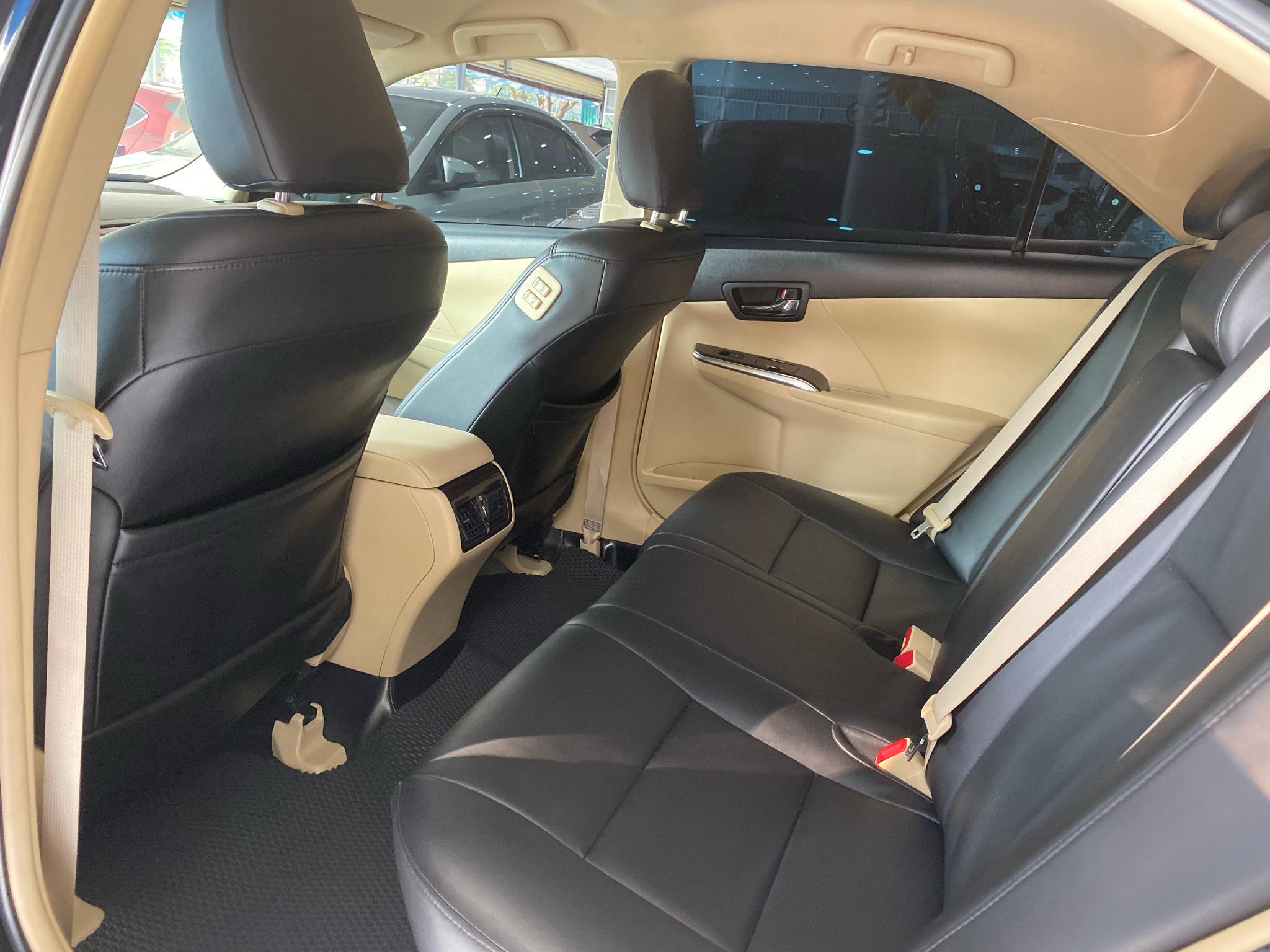 Toyota Camry 2.0E 2015 - 9