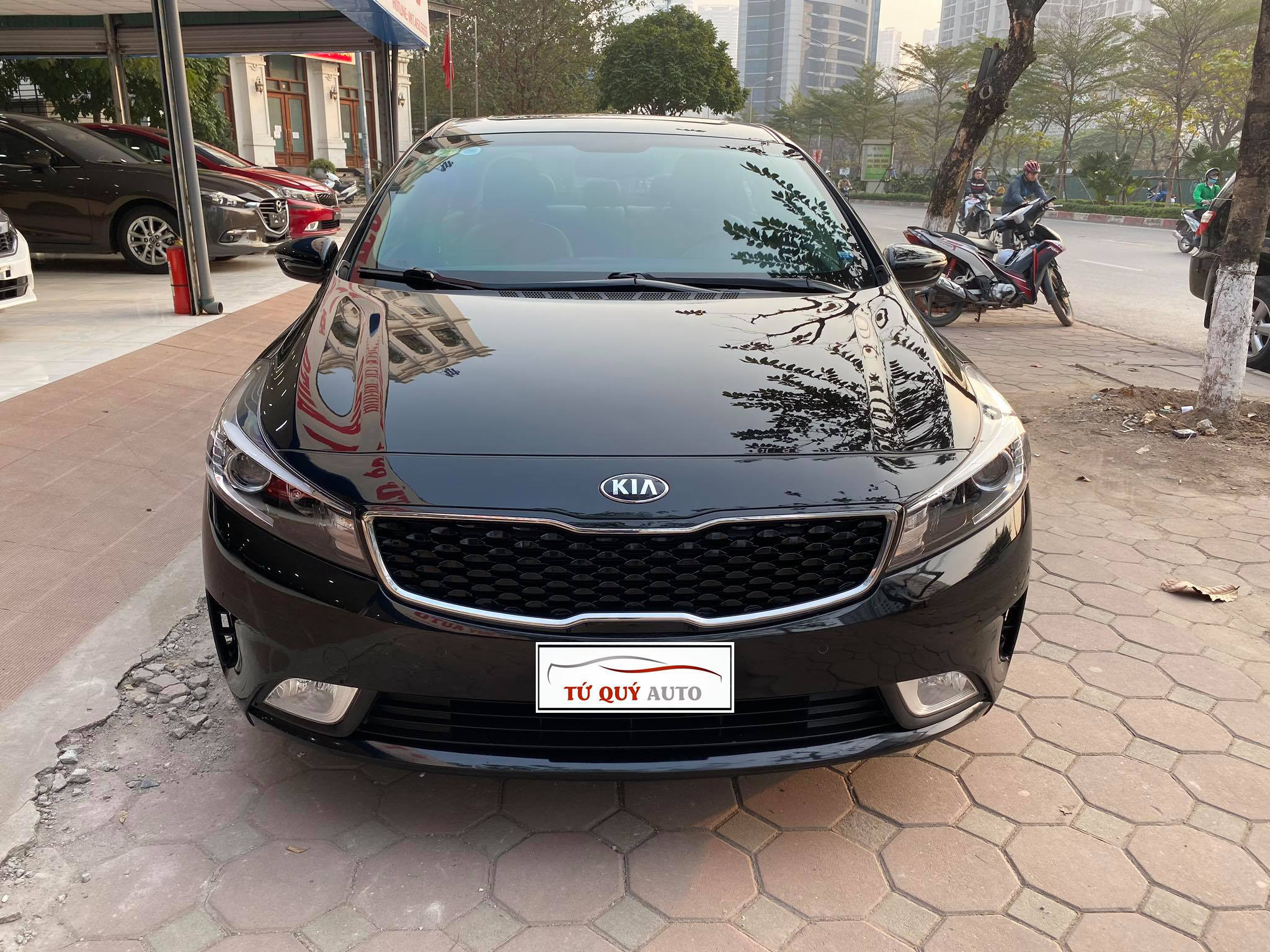 Xe Kia Cerato 1.6AT 2017 - Đen