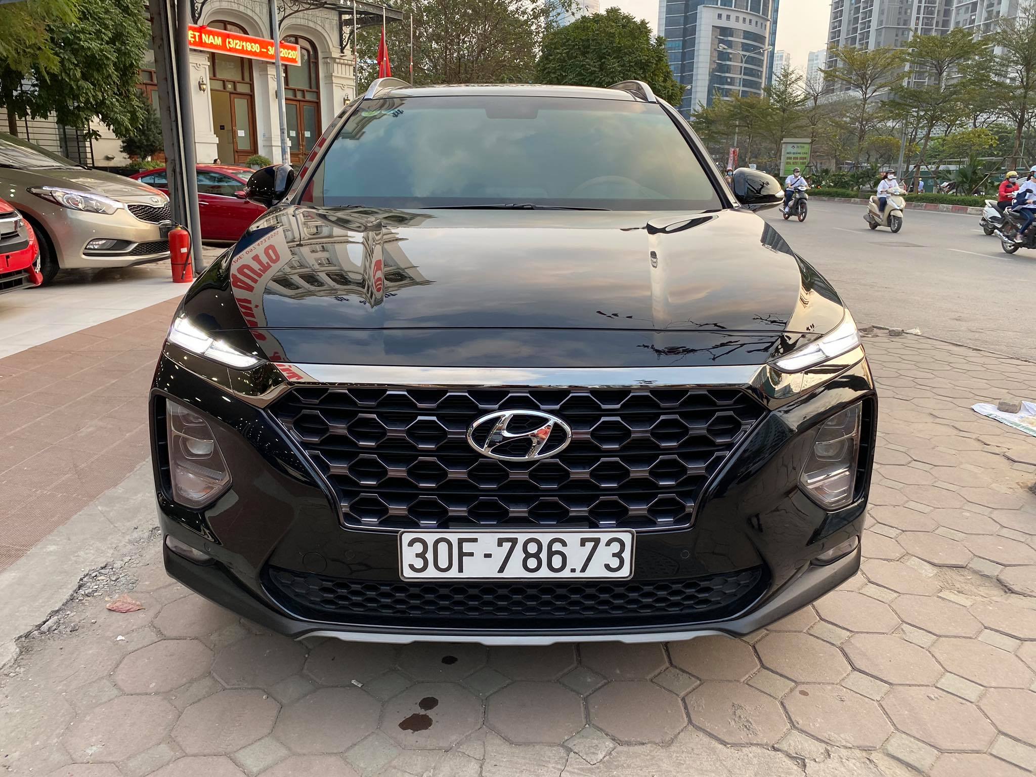 Xe Hyundai Santa Fe 2.4AT Premium 2019 - Đen