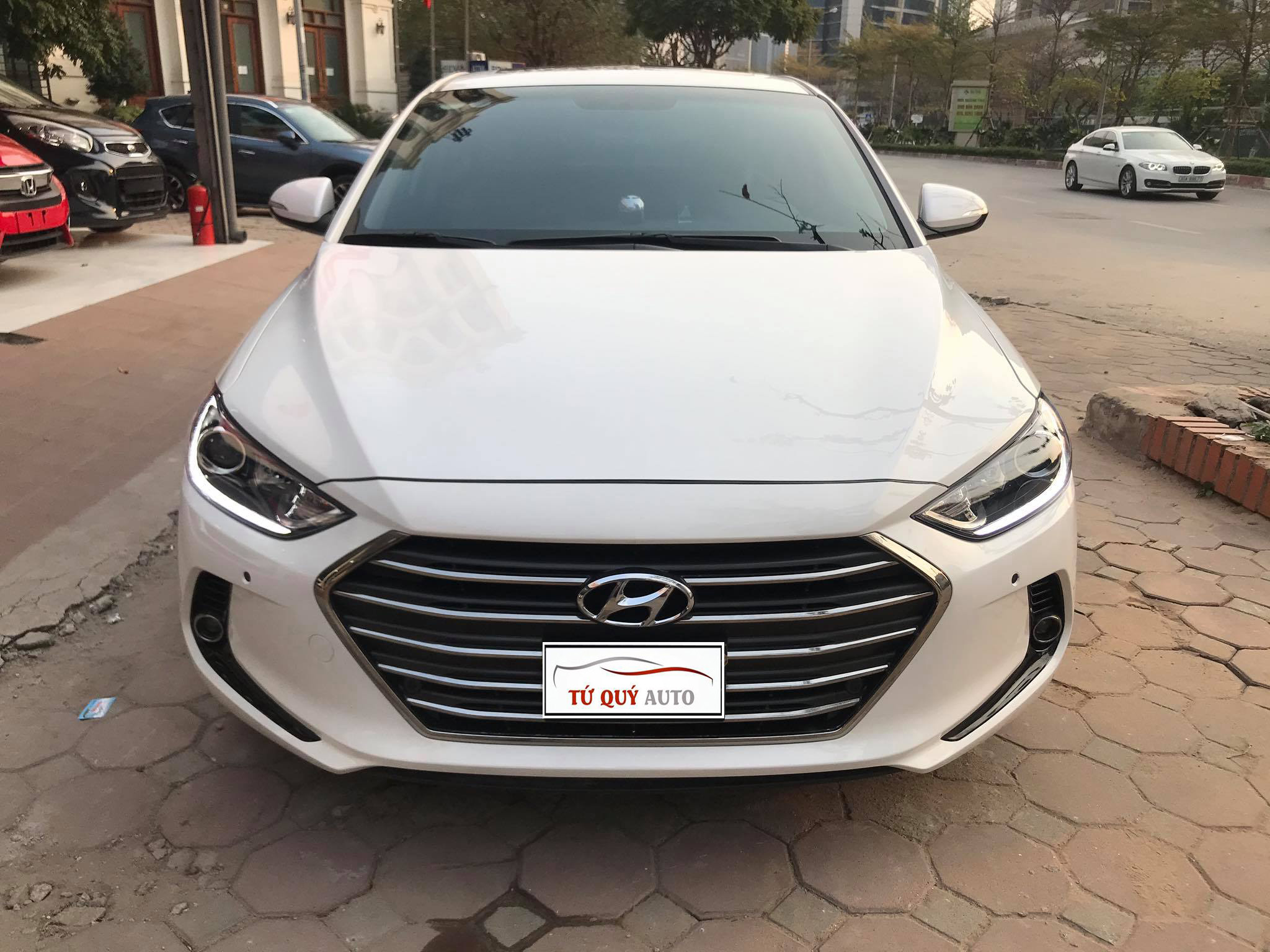 Xe Hyundai Elantra 2.0AT 2019 - Trắng