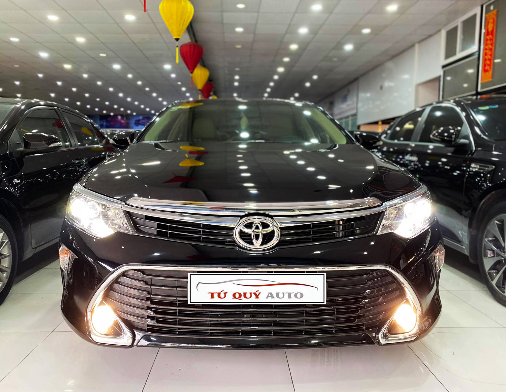 Xe Toyota Camry 2.0E 2018 - Đen