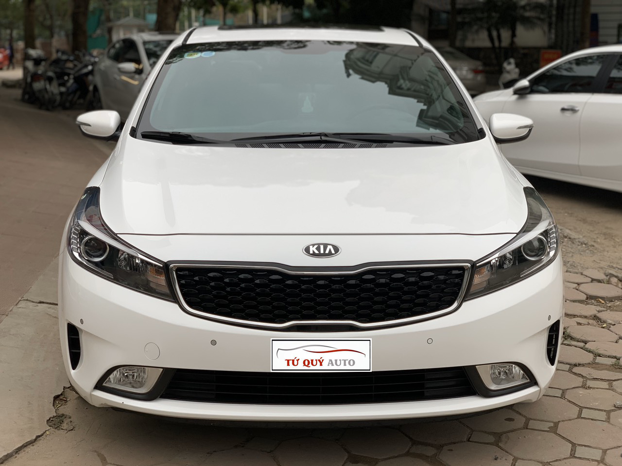 Xe Kia Cerato 2.0AT 2018 - Trắng