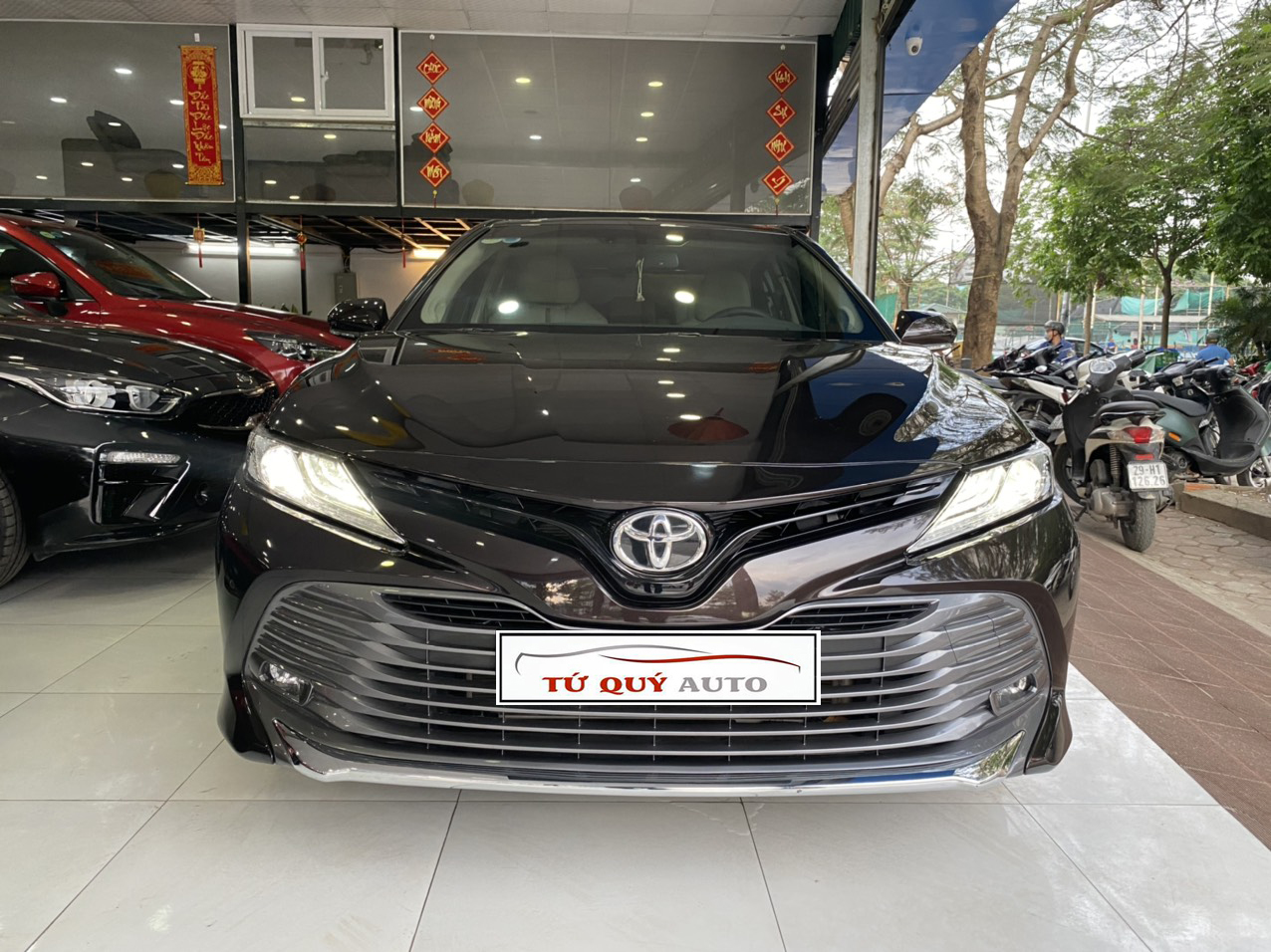 Xe Toyota Camry 2.5Q 2019 Model 2020 - Nâu