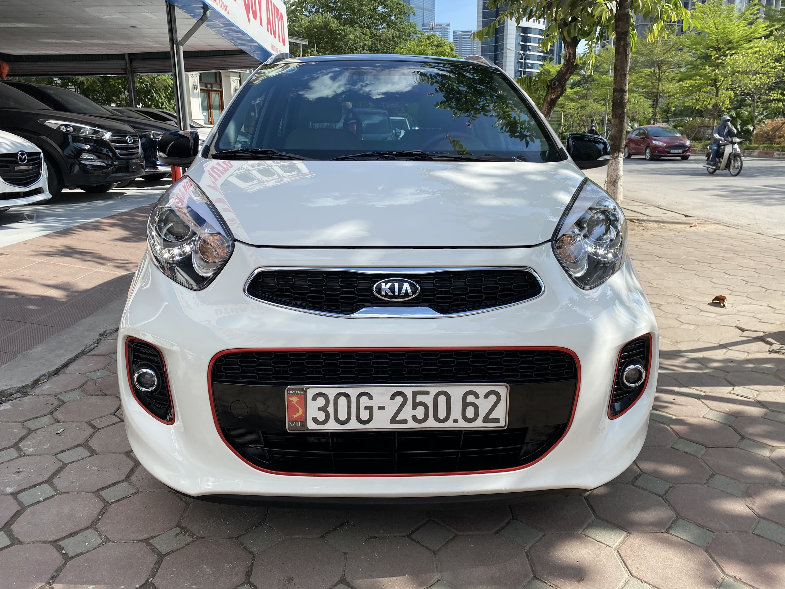 Xe Kia Morning 1.25AT Luxury 2019 - Trắng