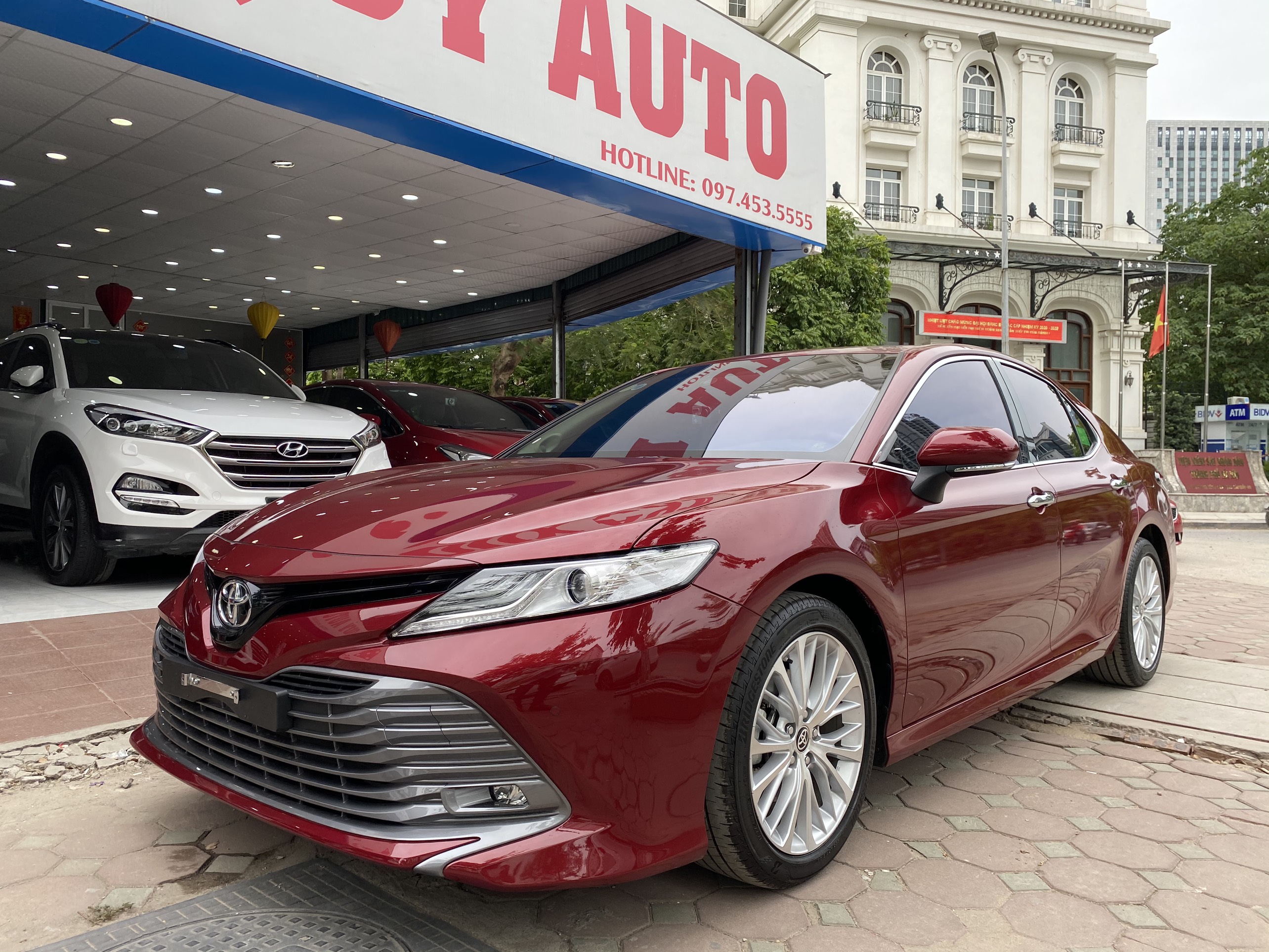 Toyota Camry 2.5Q 2020 - 3