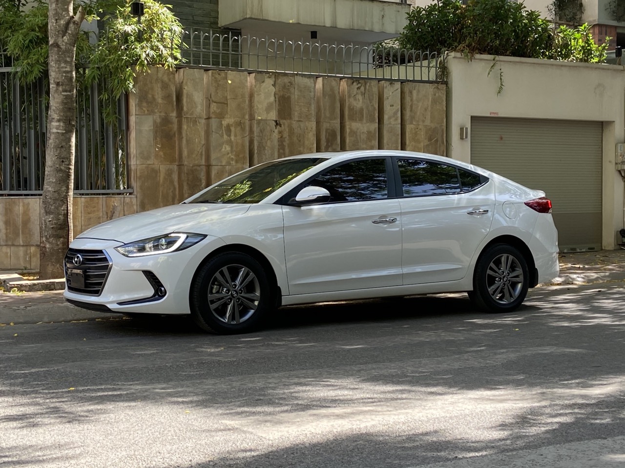 Hyundai Elantra 1.6AT 2016 - 3