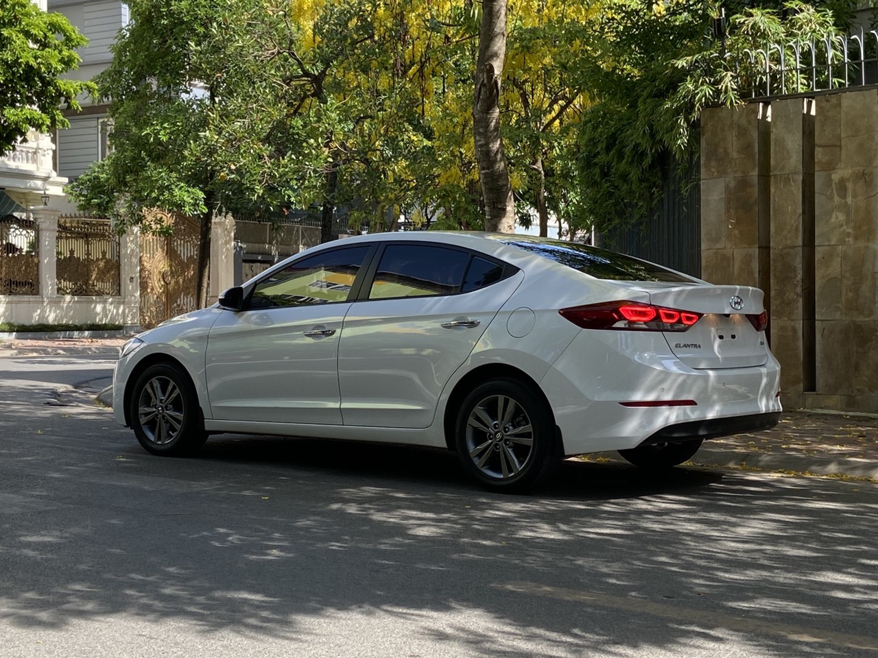 Hyundai Elantra 1.6AT 2016 - 4