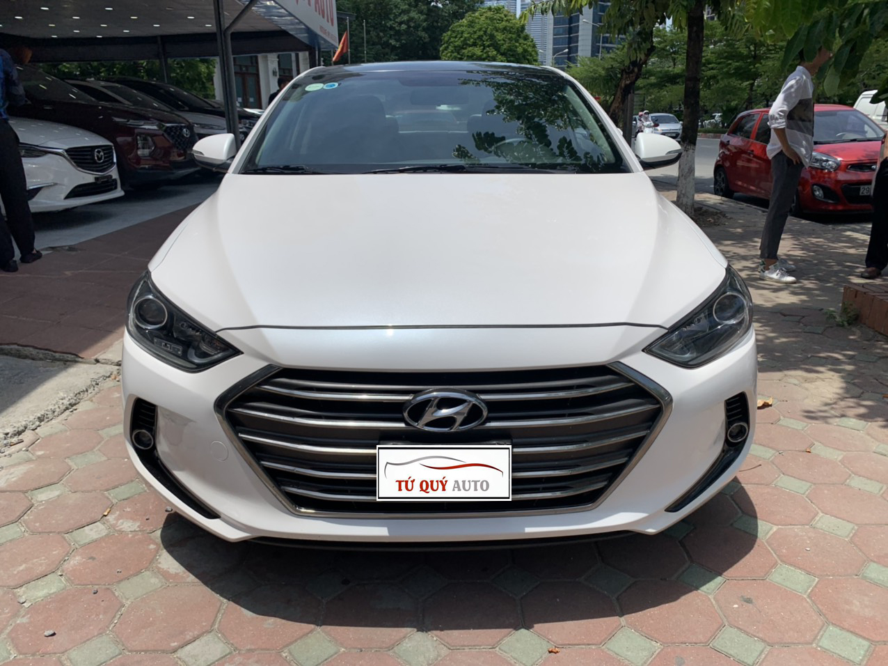 Xe Hyundai Elantra 1.6AT 2017 - Trắng