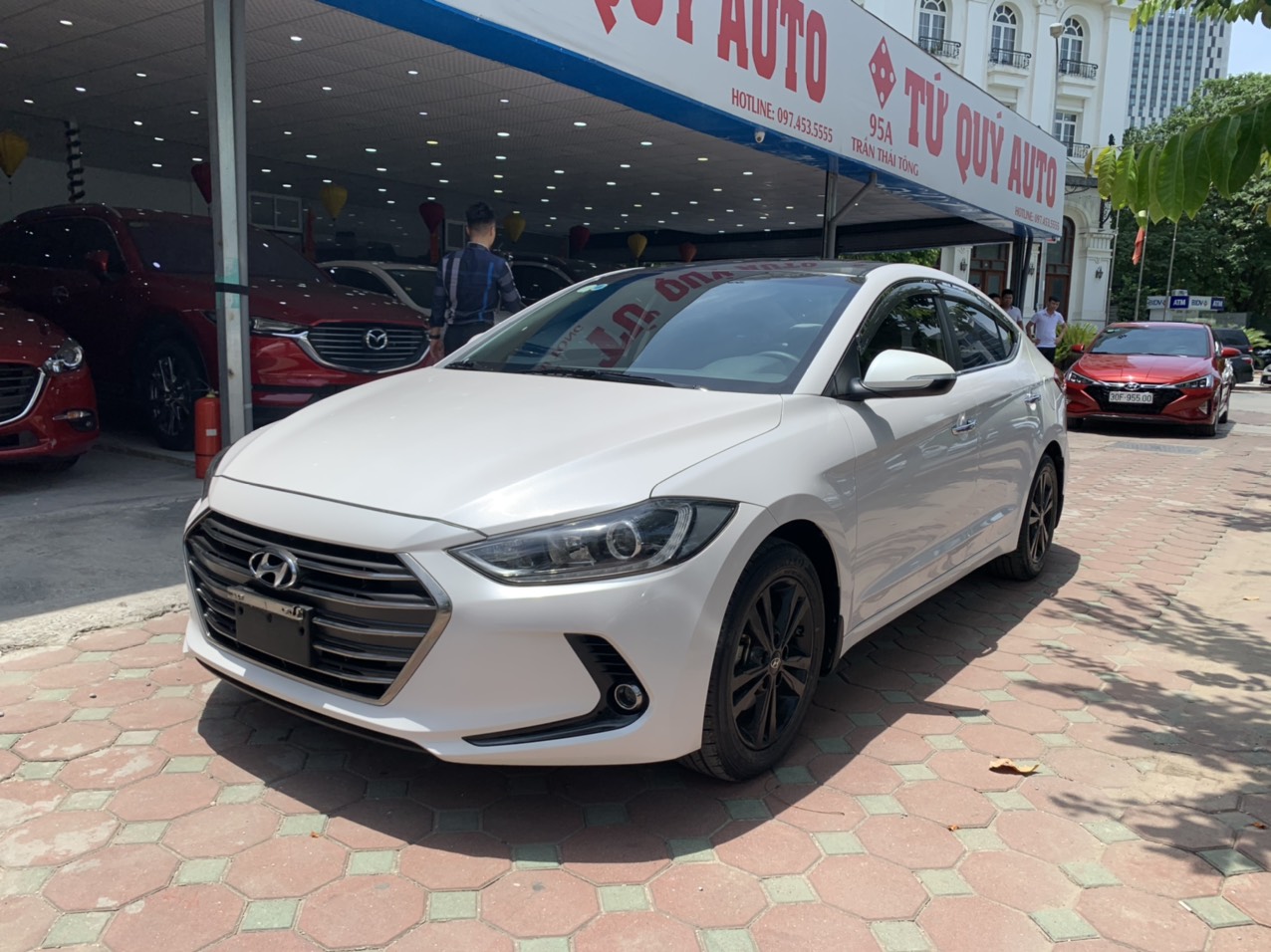 Hyundai Elantra 1.6AT 2017 - 3