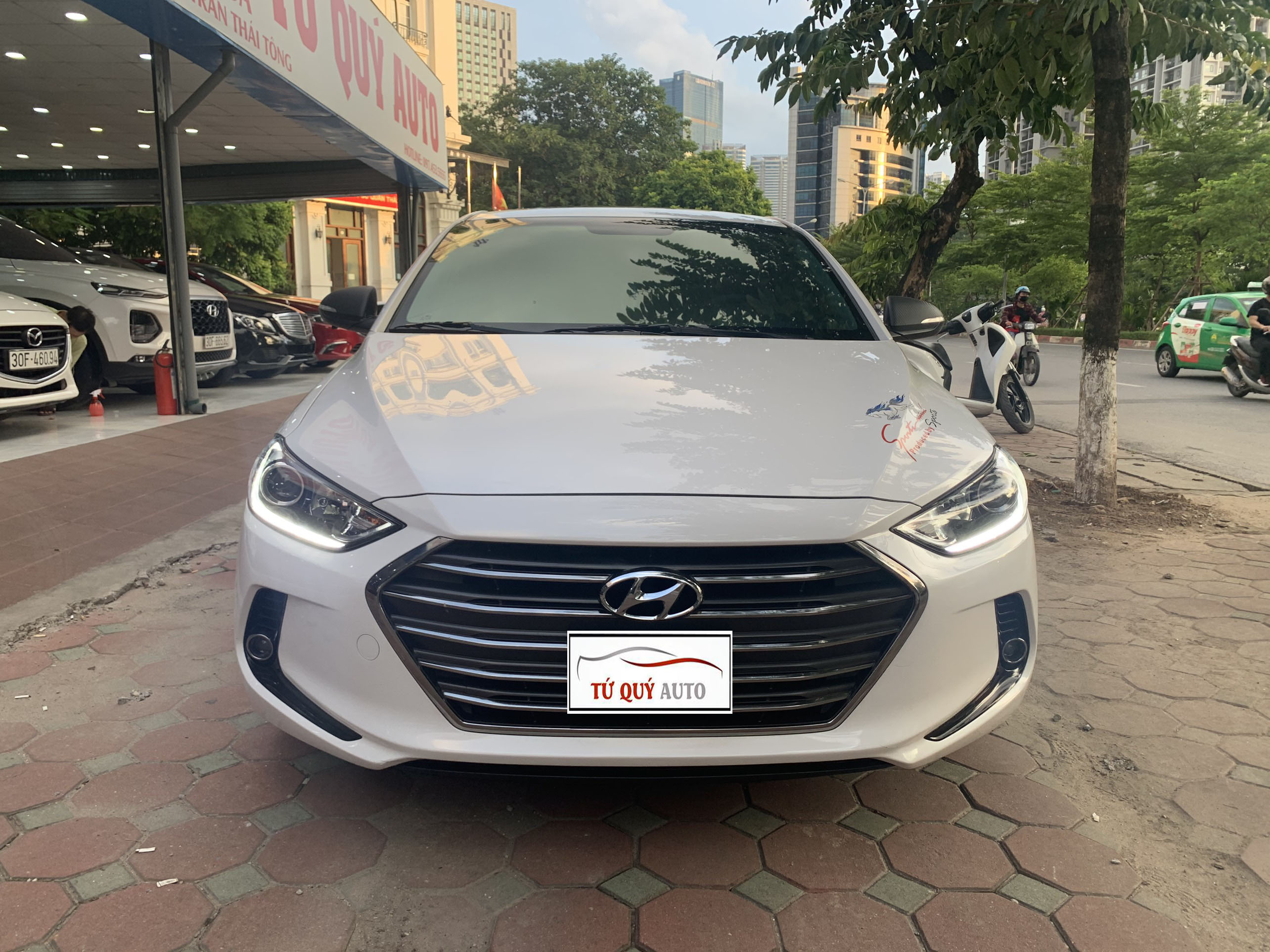 Xe Hyundai Elantra 1.6AT 2017 - Trắng