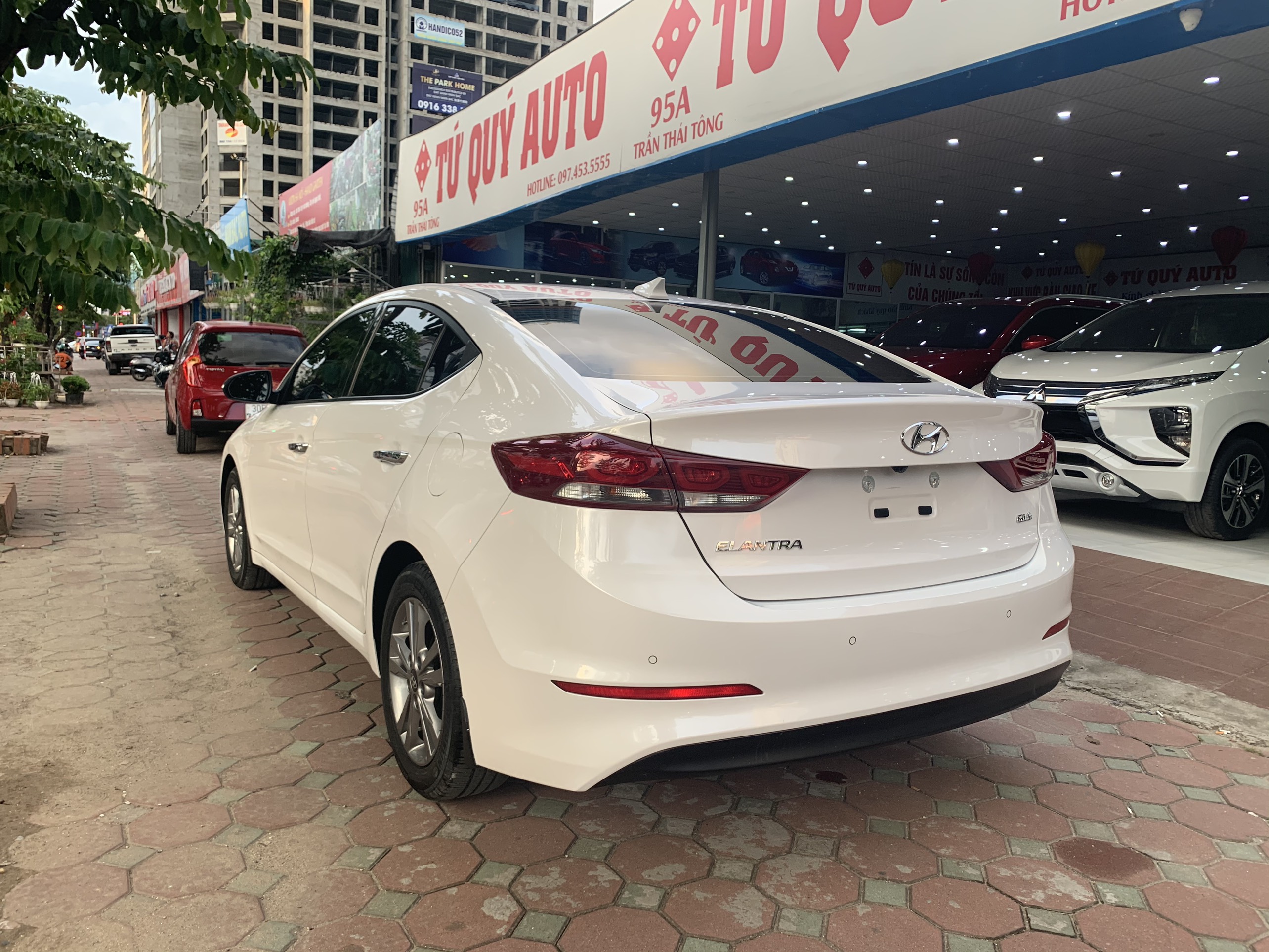 Hyundai Elantra 1.6AT 2017 - 4