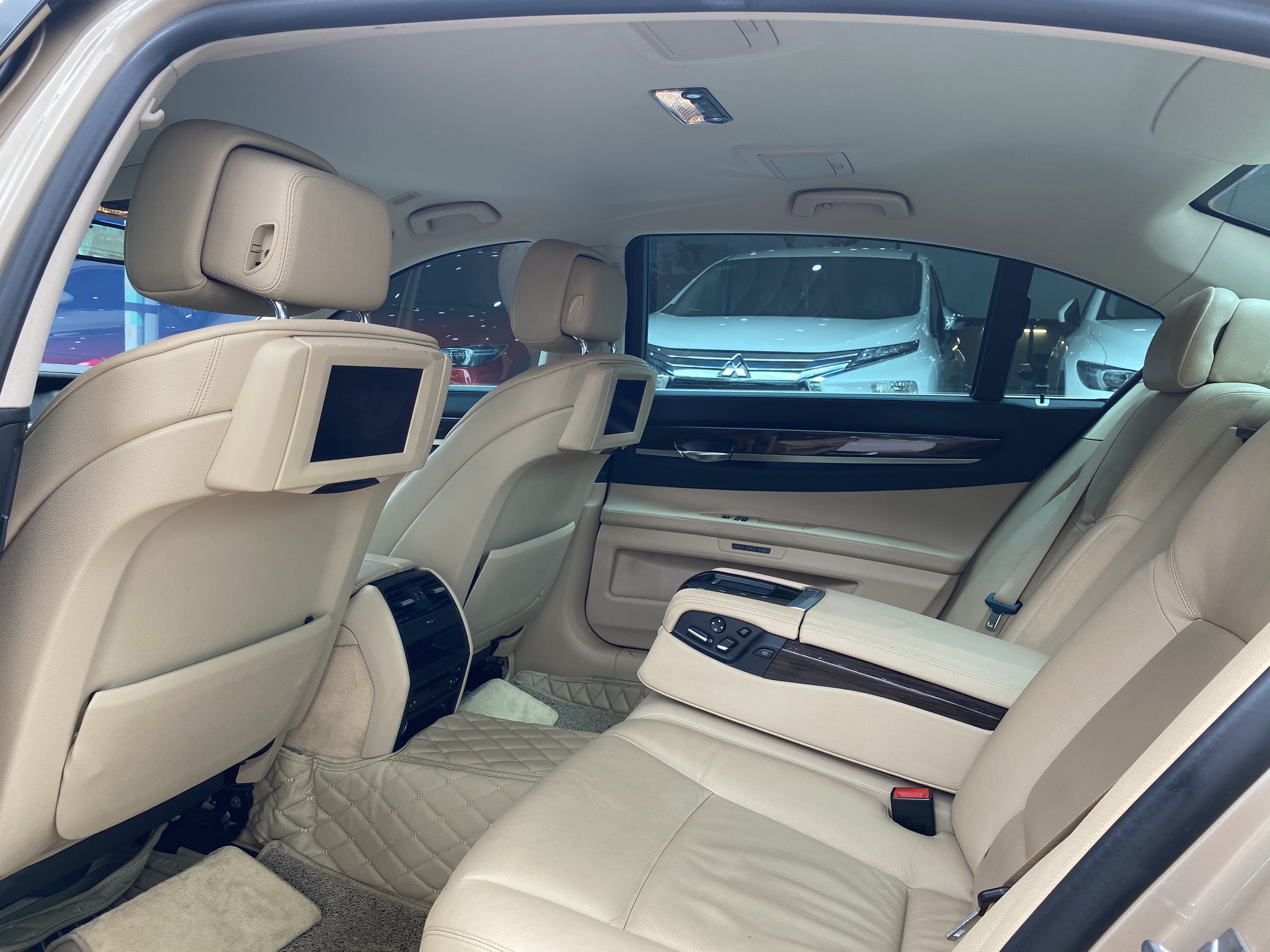 BMW 730Li 2010 - 10