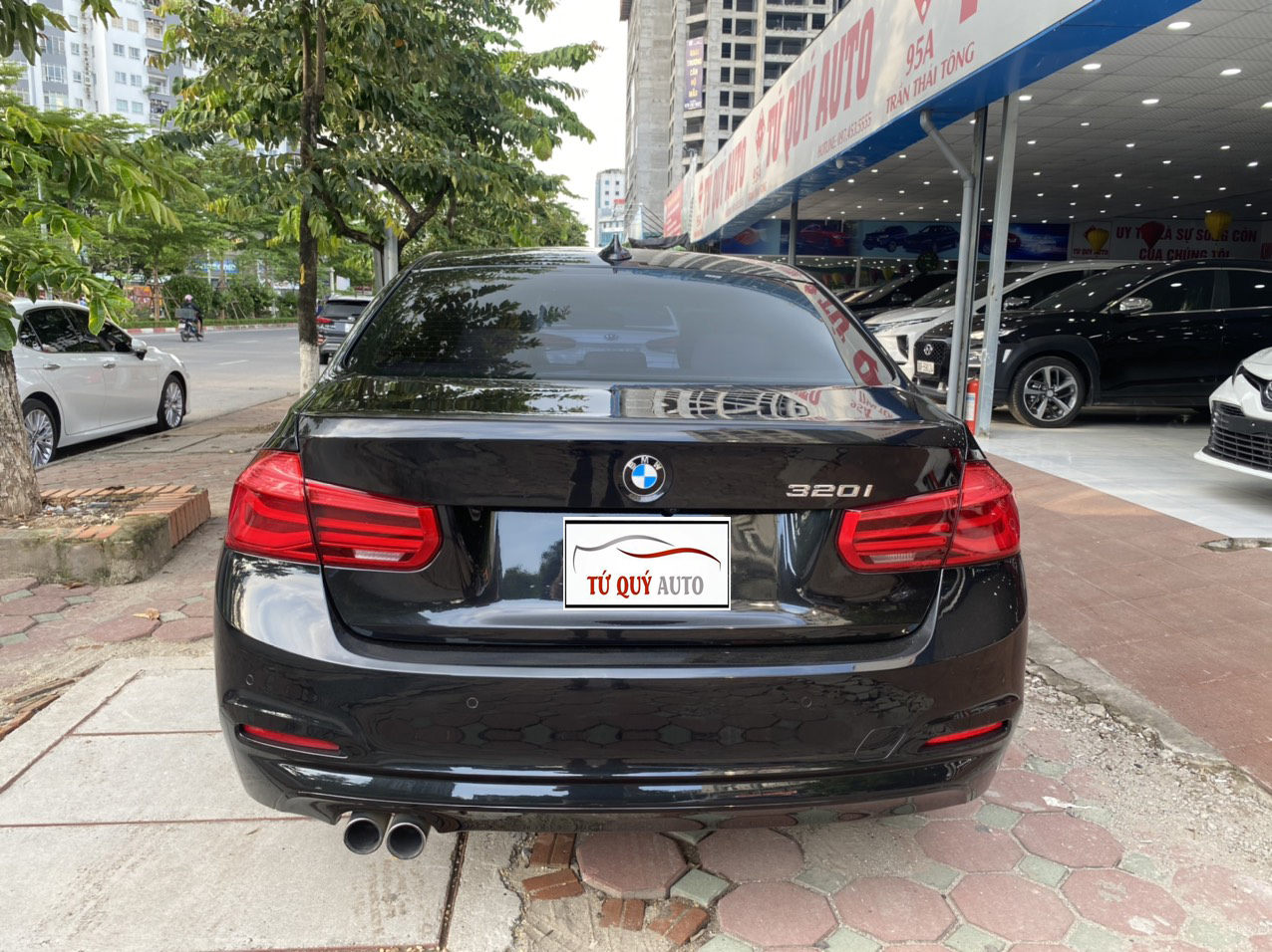 BMW 320i 2.0AT 2015 - 2