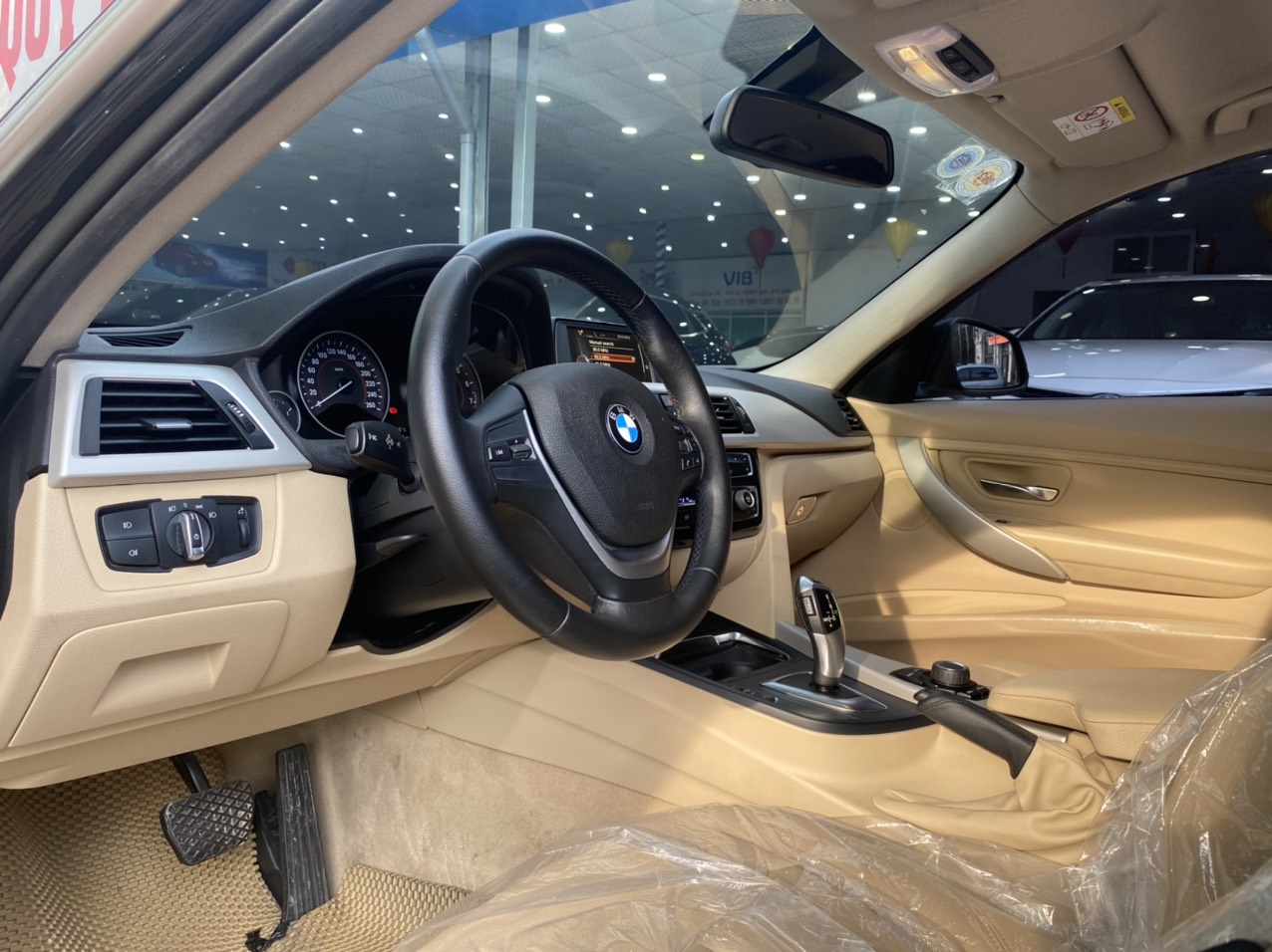 BMW 320i 2.0AT 2015 - 7