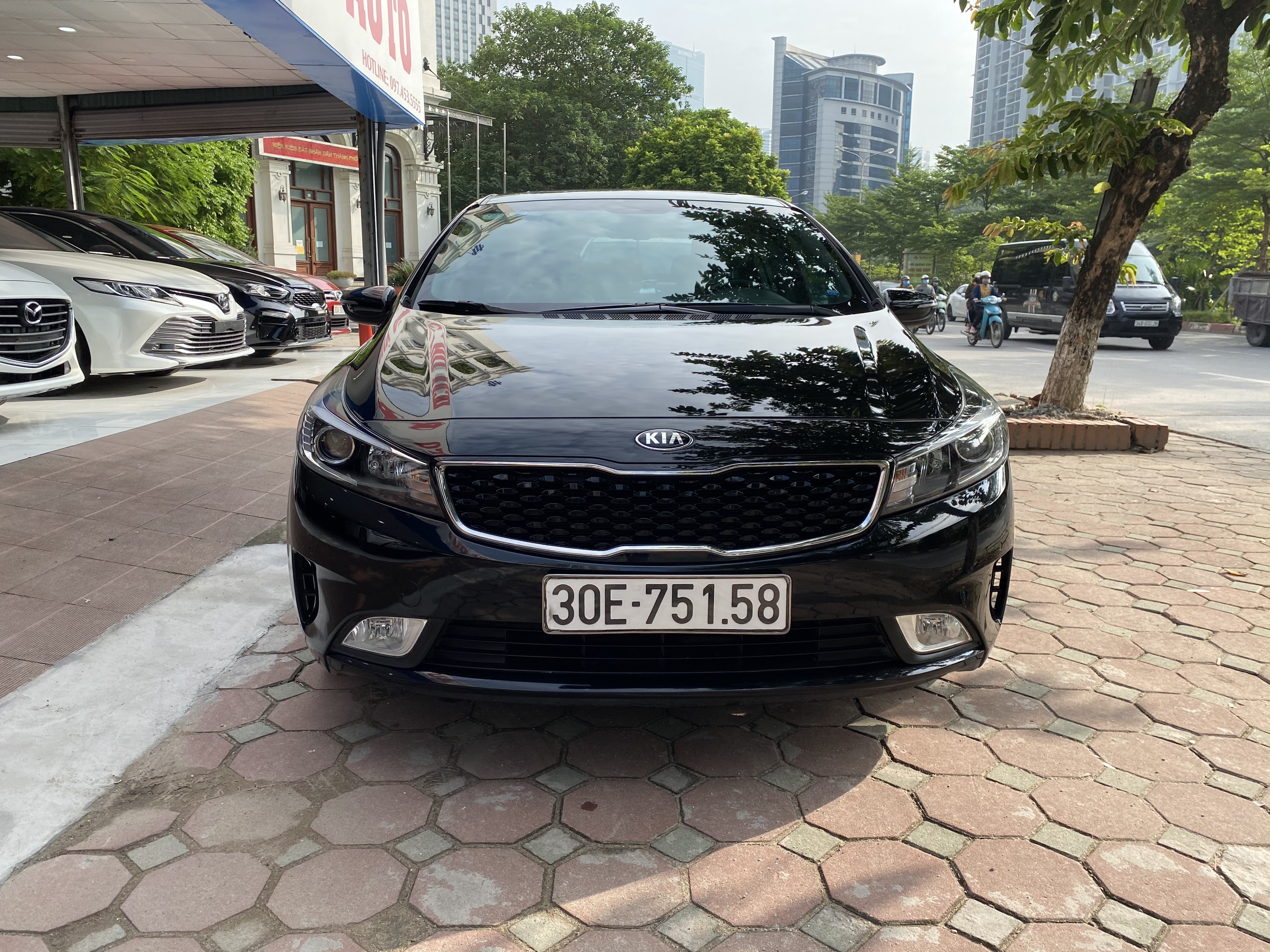 Xe Kia Cerato 1.6AT 2017 - Đen