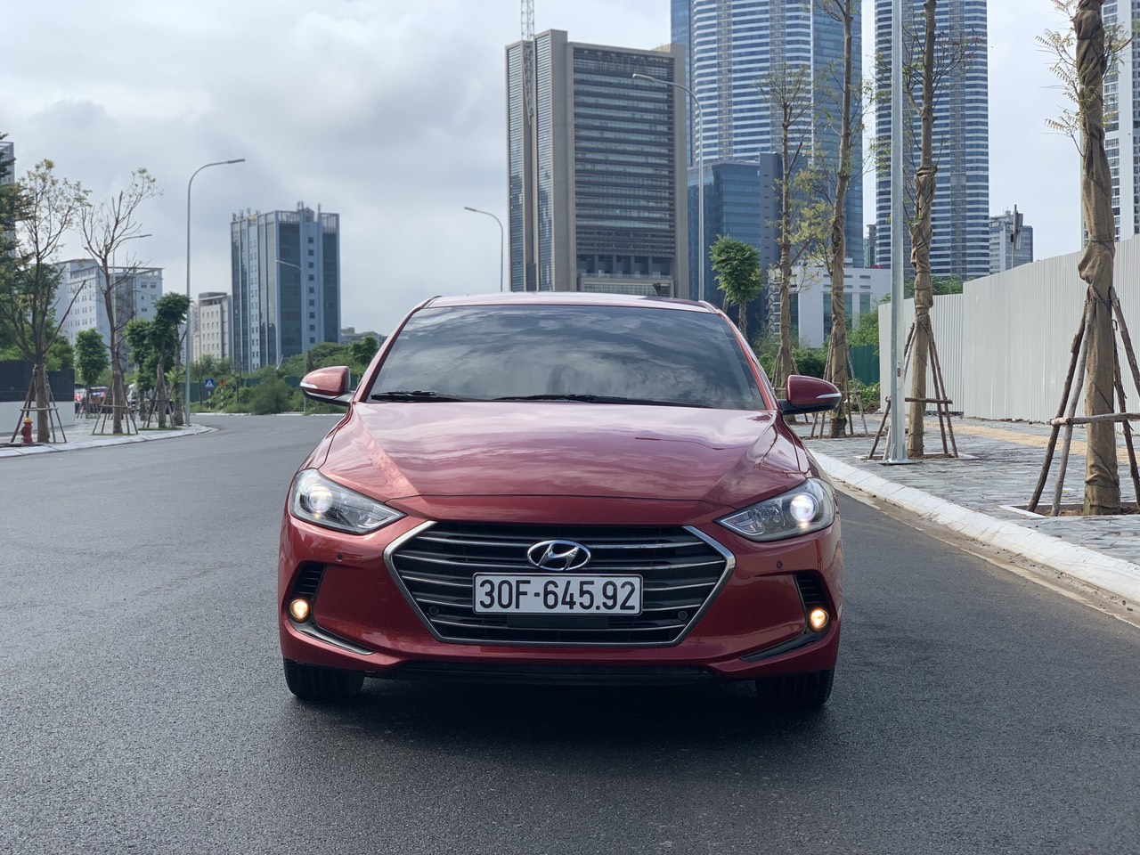 Xe Hyundai Elantra 2.0AT 2017 - Đỏ