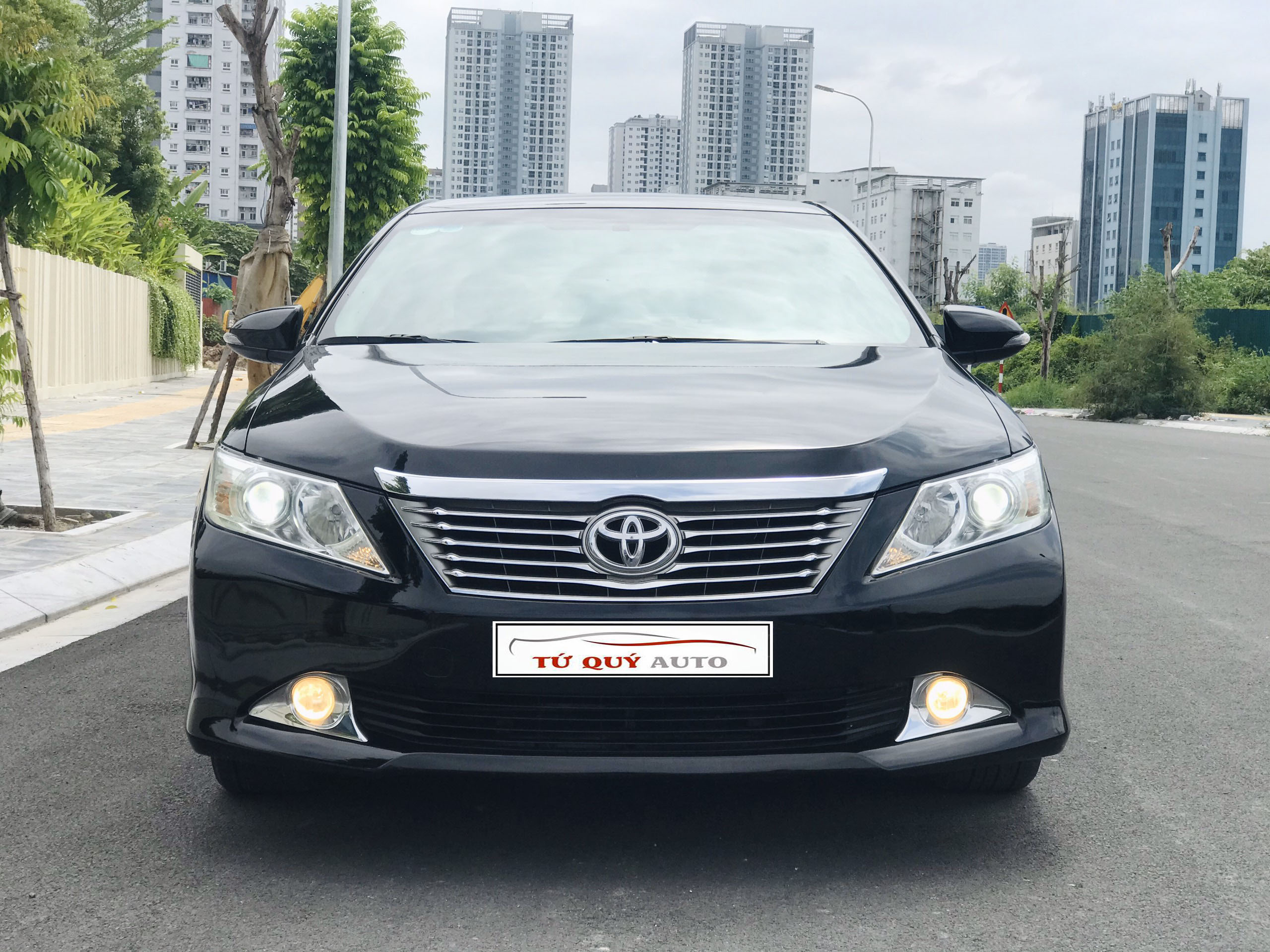 Xe Toyota Camry 2.0E 2014 - Đen