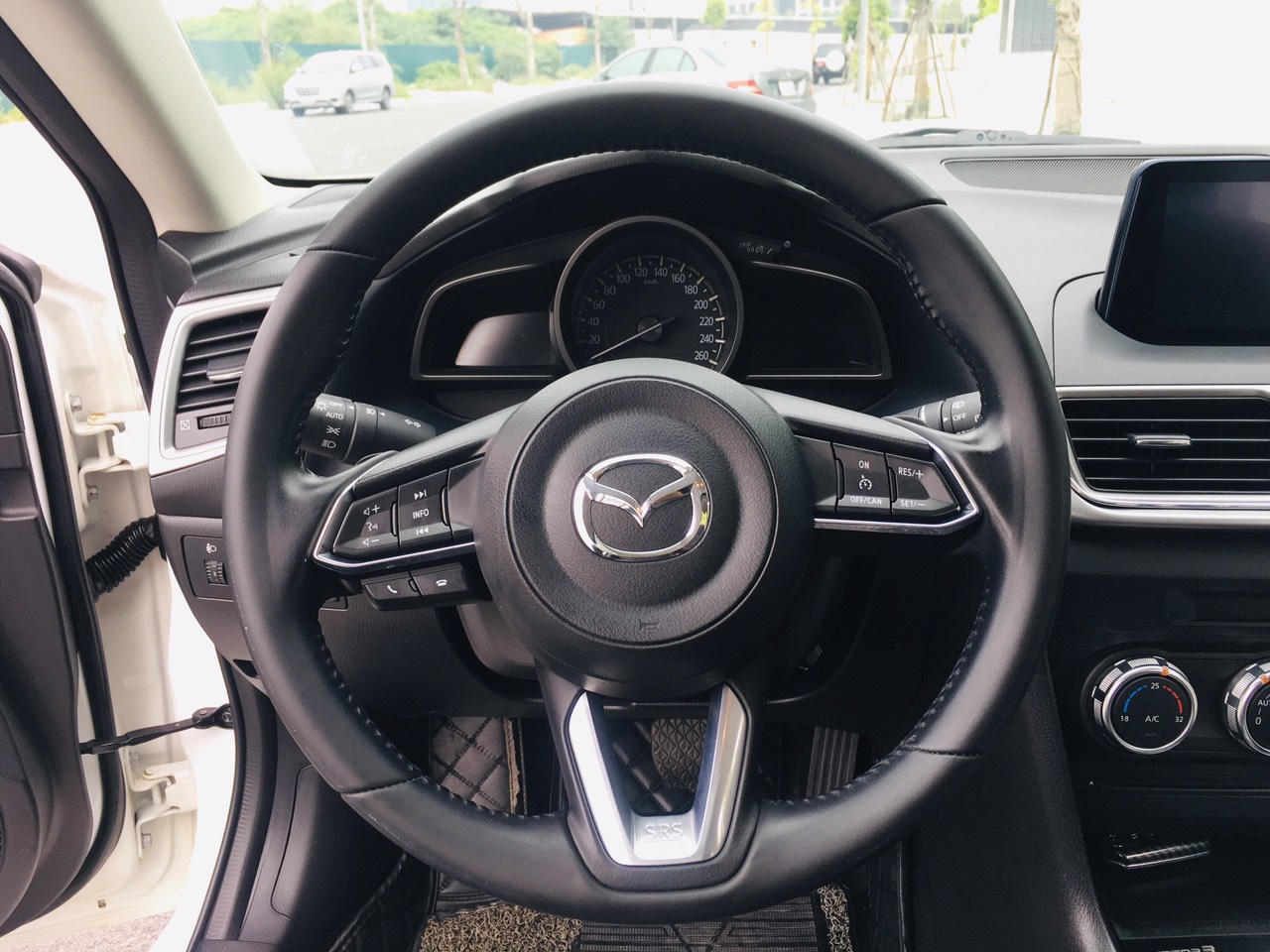 Mazda 3 HB 1.5AT 2018 - 8